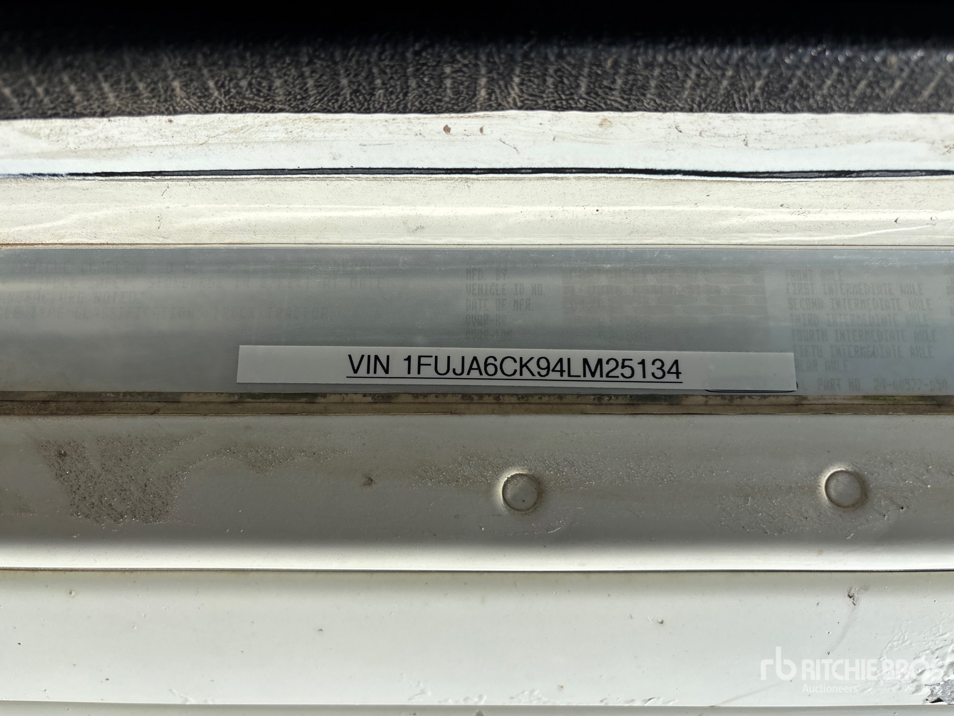 2004 Freightliner Columbia 120
