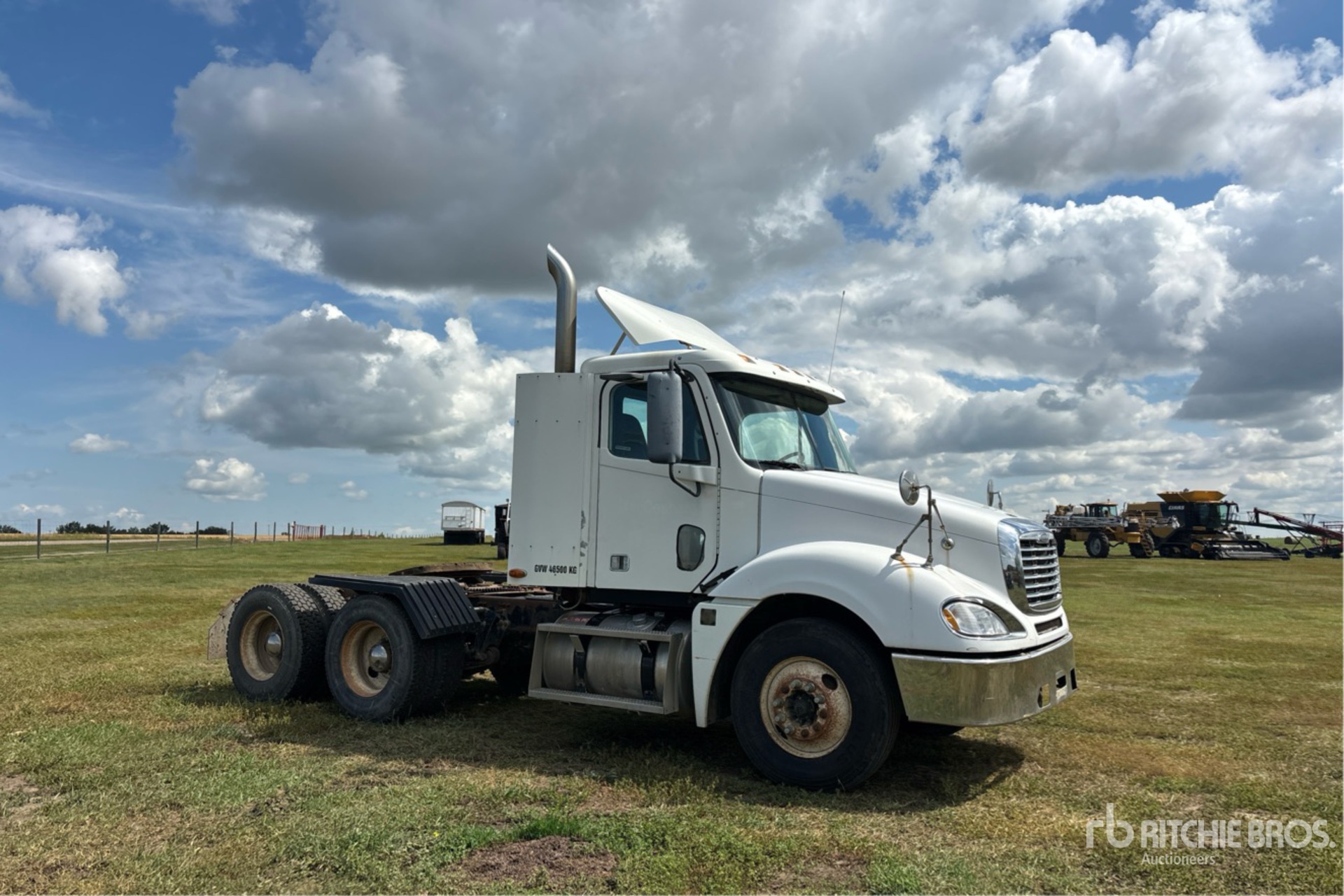 2004 Freightliner Columbia 120