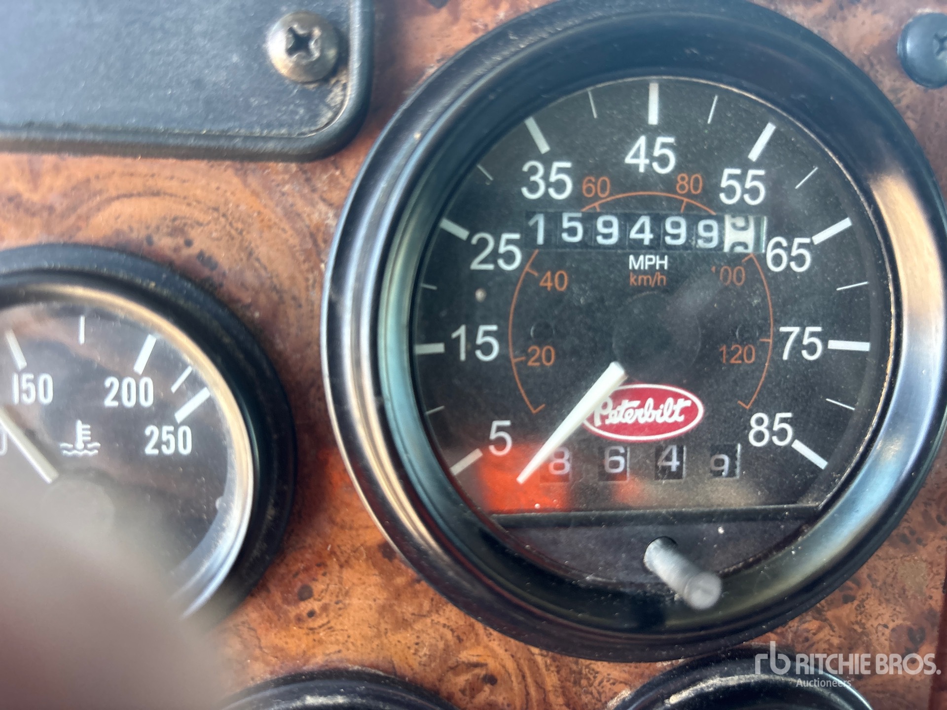 2001 Peterbilt 330