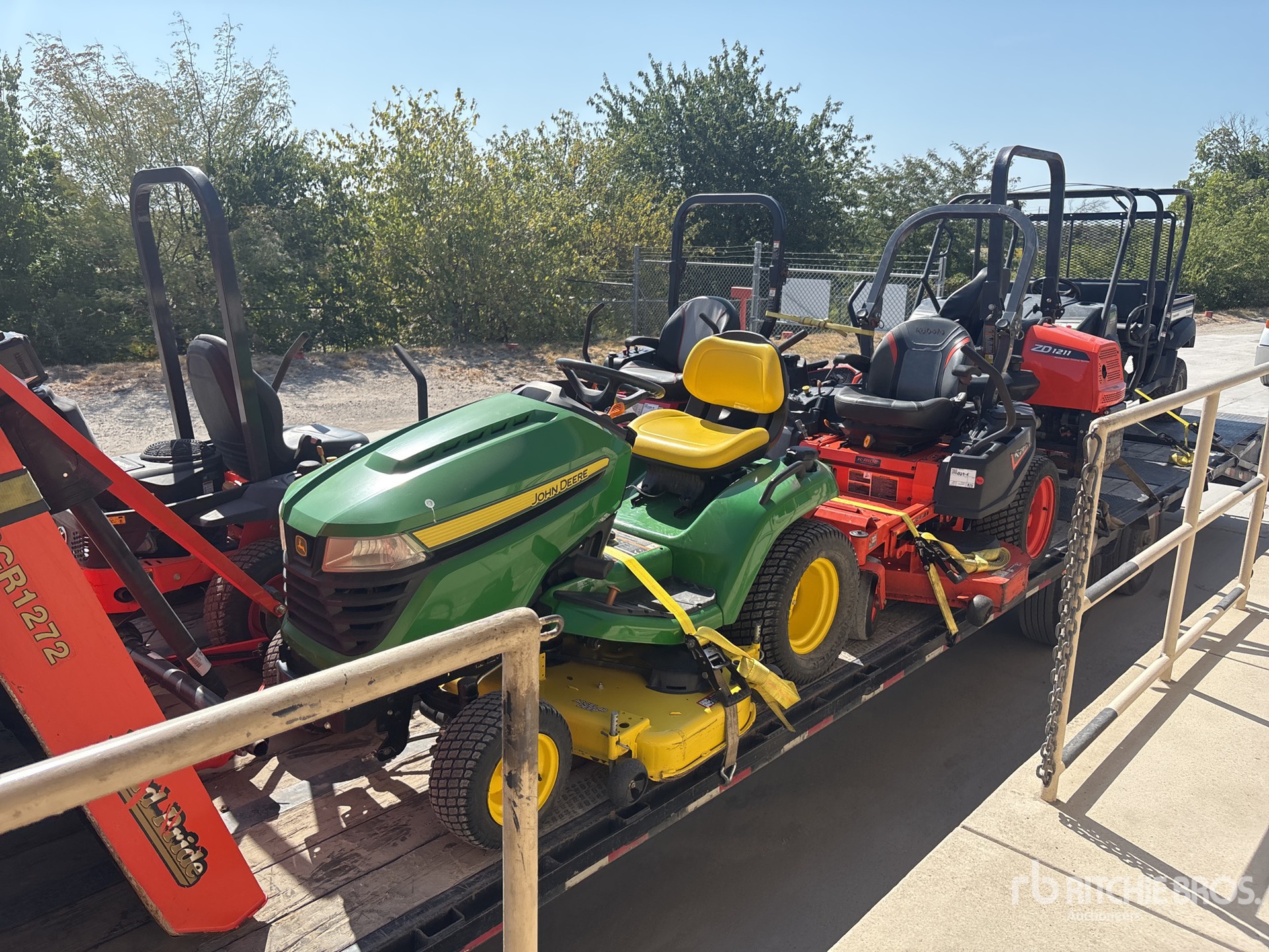 John Deere X570