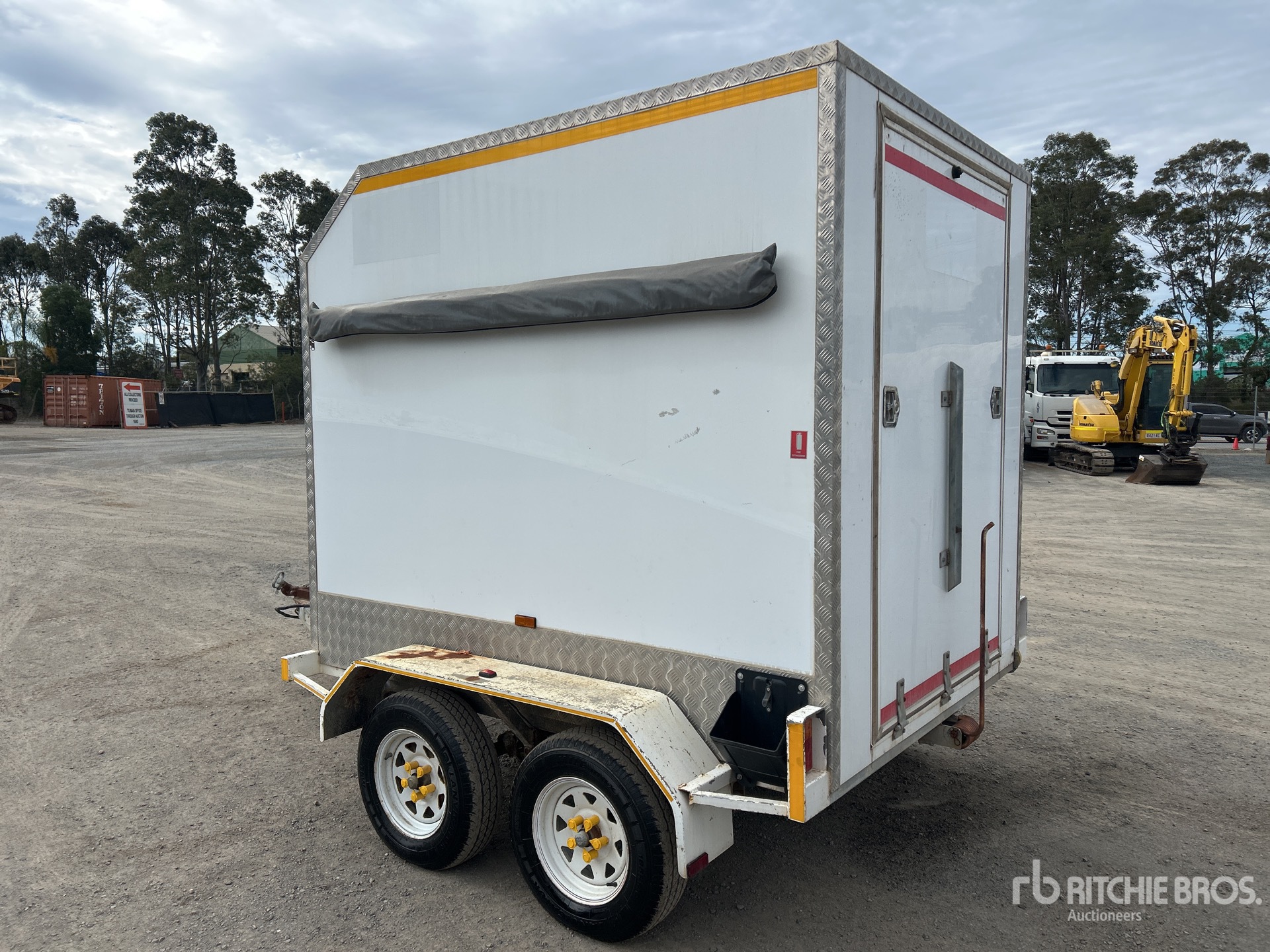 General Appearance with Picture, Right Rear Corner