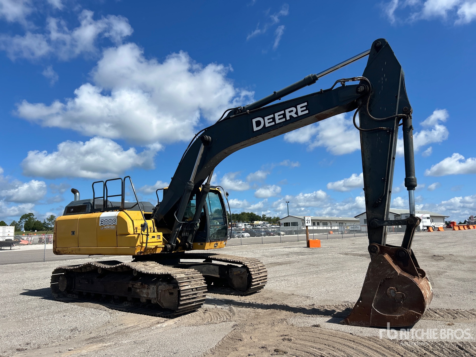 2017 John Deere 300G LC