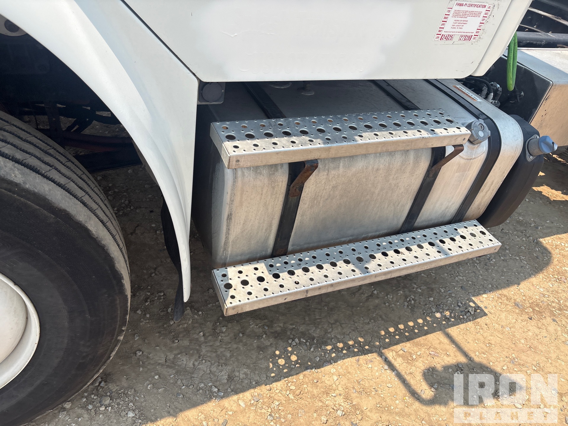 2014 Freightliner M2 106