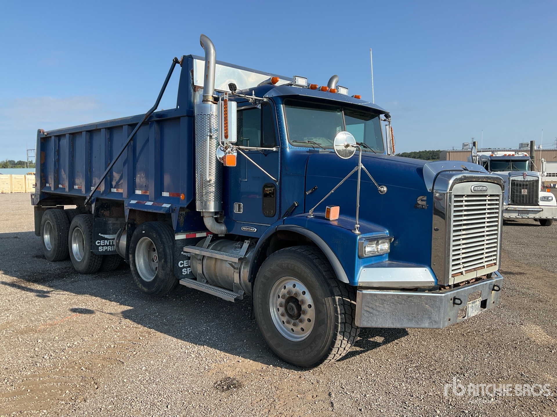 2001 Freightliner FLD 112SD