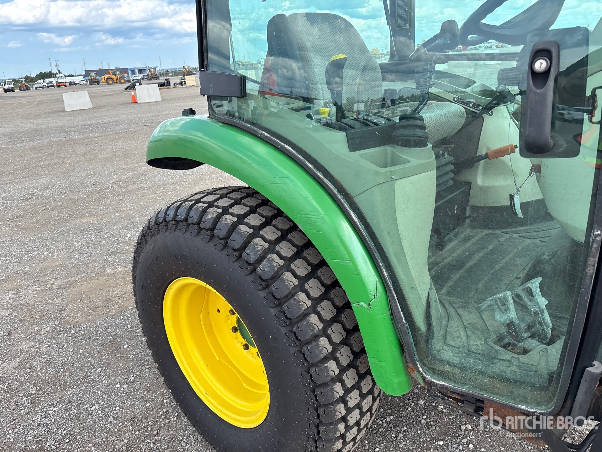 2018 John Deere 3046R