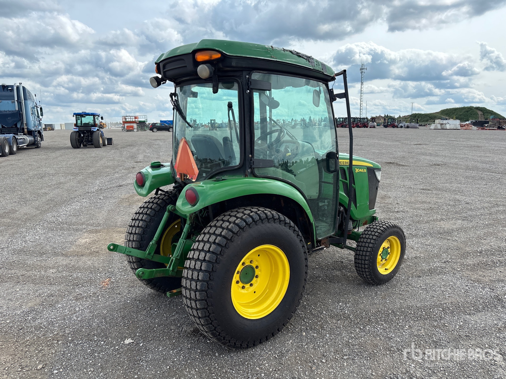 2018 John Deere 3046R