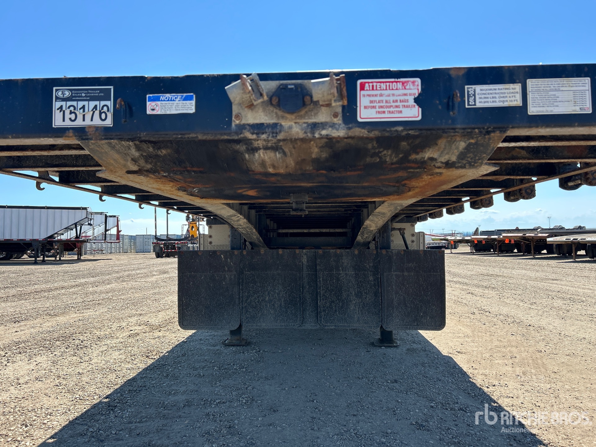2019 Doepker 32 ft Super B-Train Lead