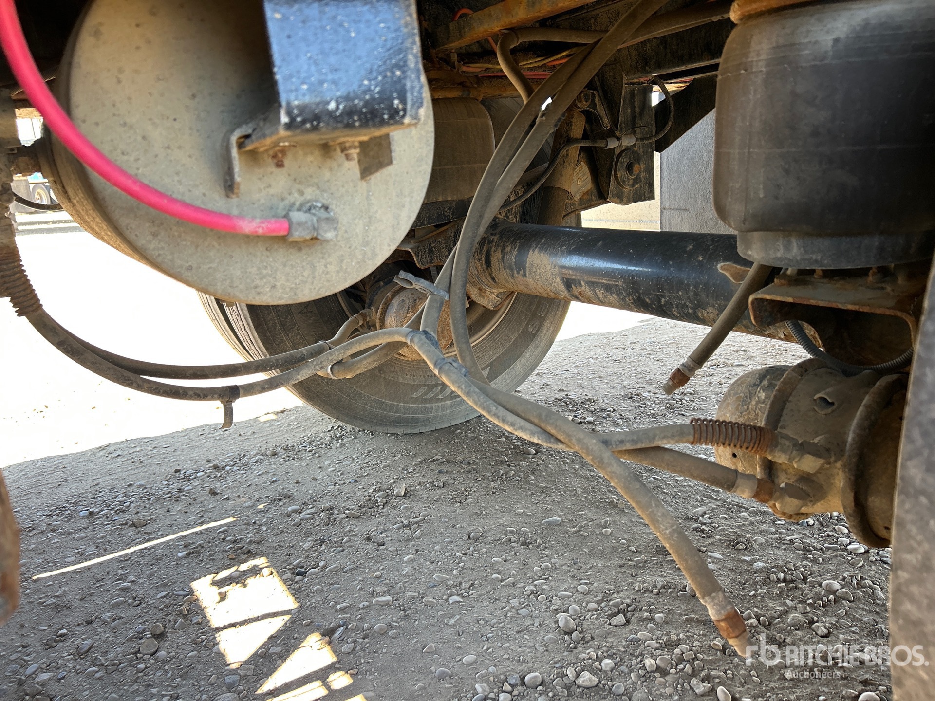 2019 Doepker 32 ft Super B-Train Lead