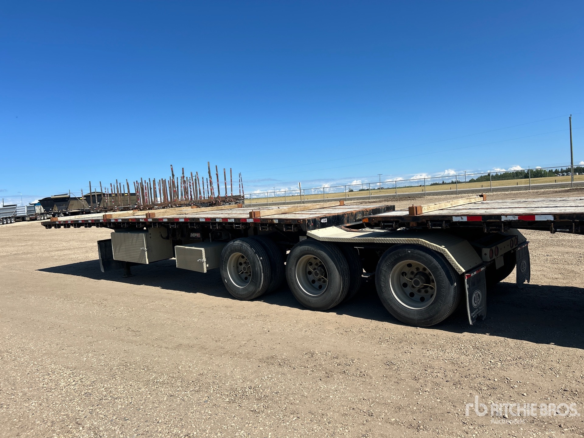2019 Doepker 32 ft Super B-Train Lead