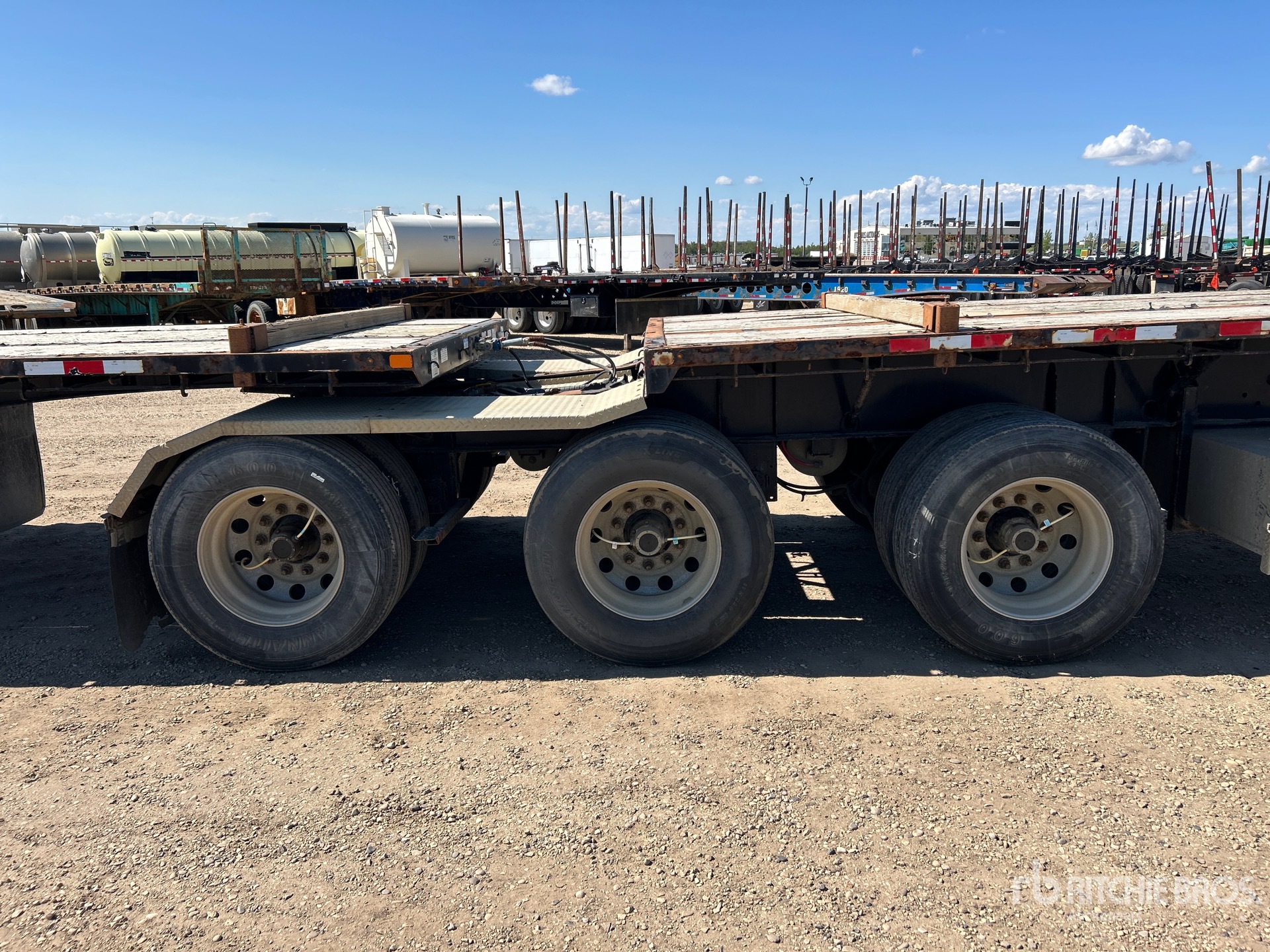 2019 Doepker 32 ft Super B-Train Lead