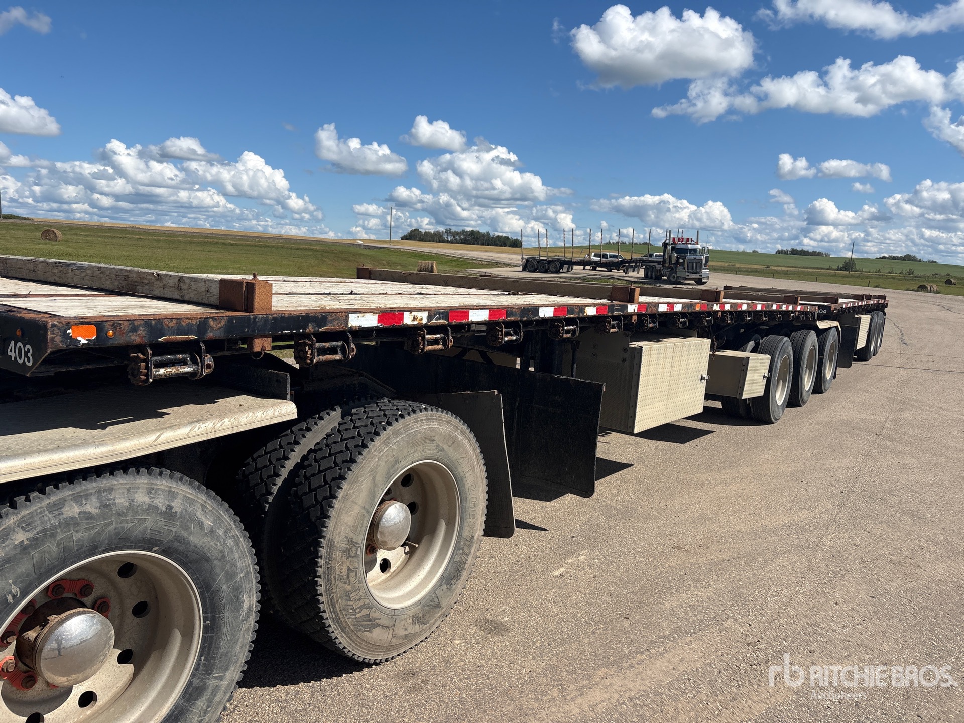 2019 Doepker 32 ft Super B-Train Lead
