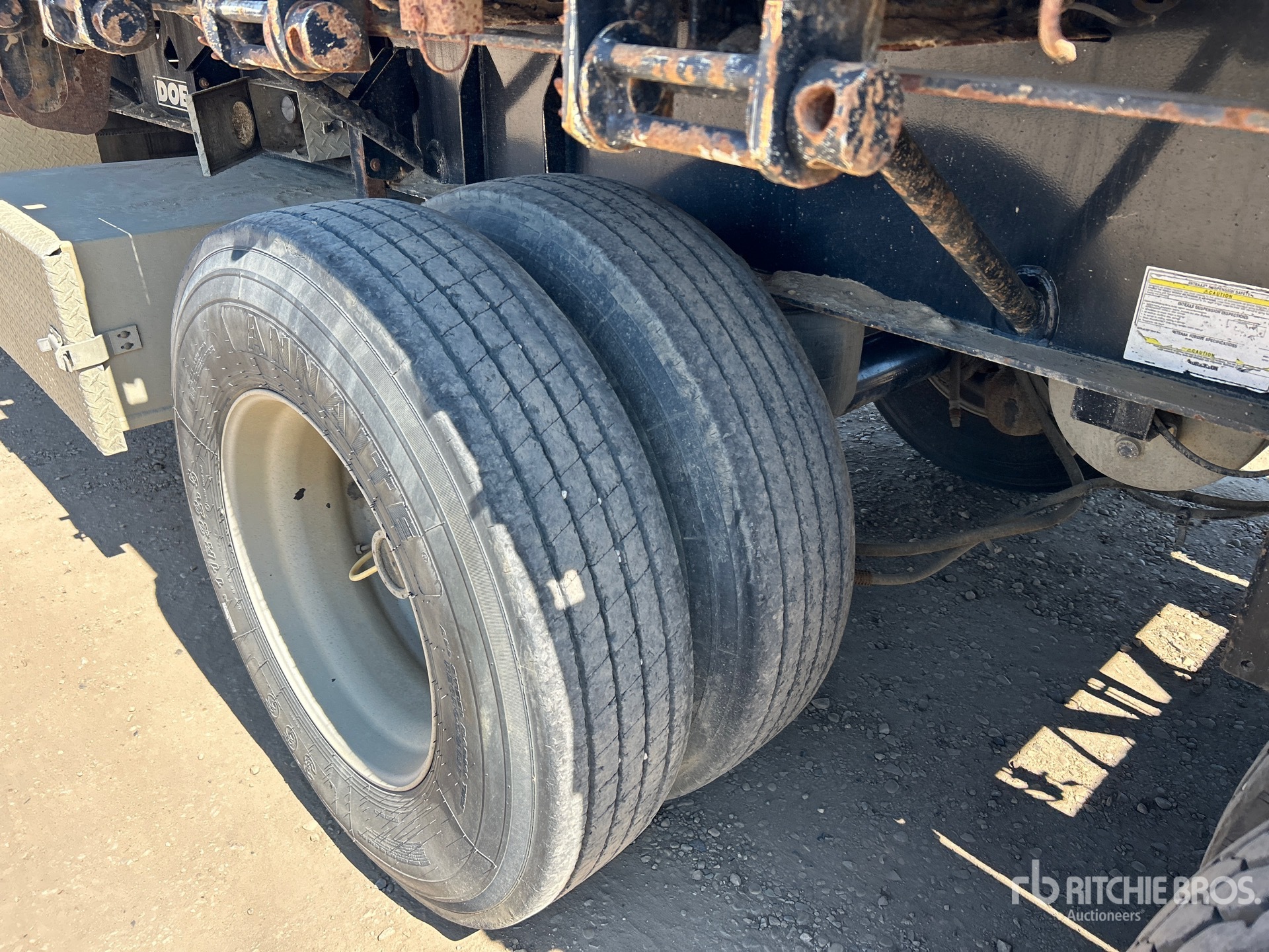 2019 Doepker 32 ft Super B-Train Lead