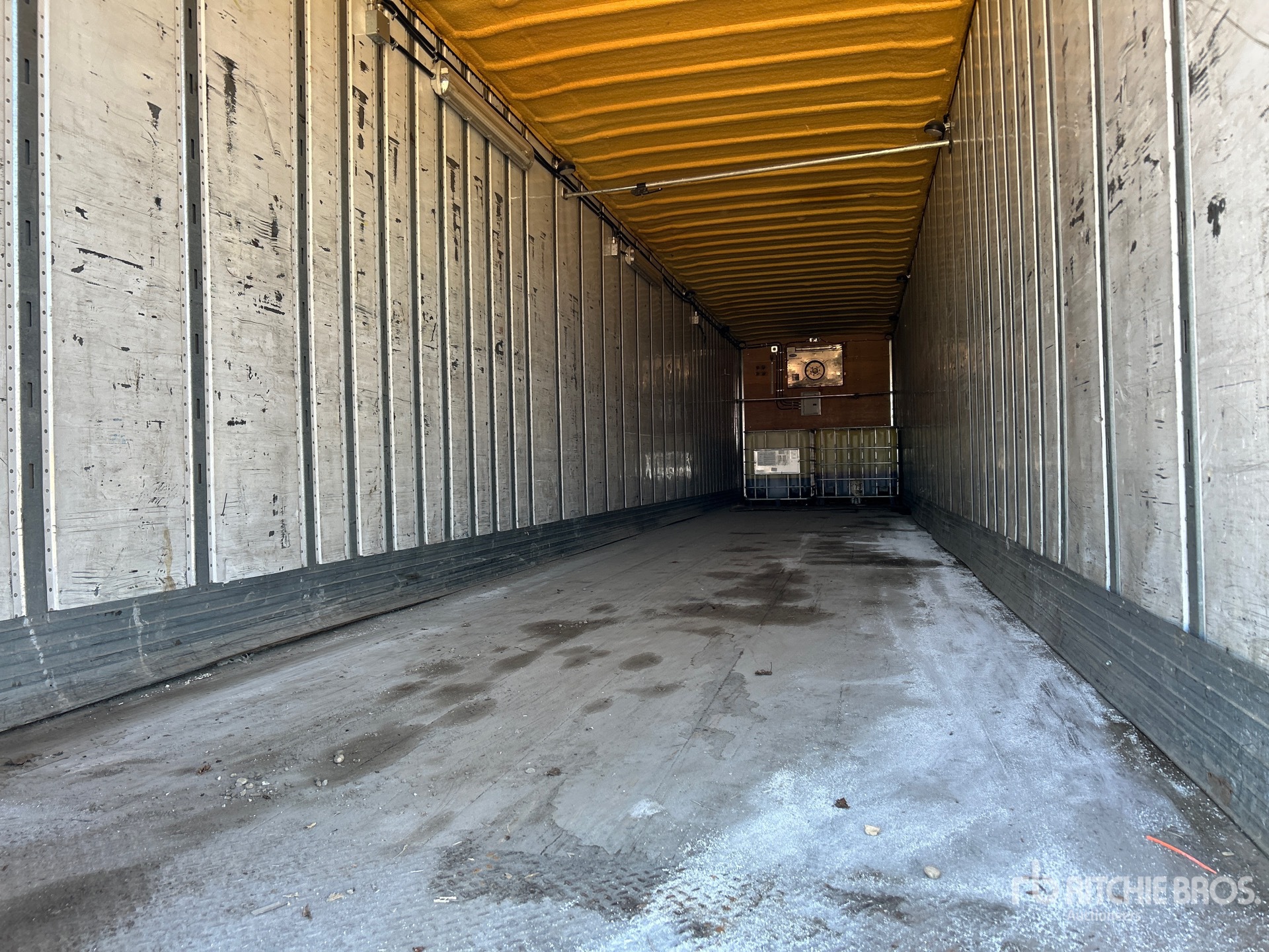 2006 Utility 53 ft x 102 in Sliding Tri/A Heated
