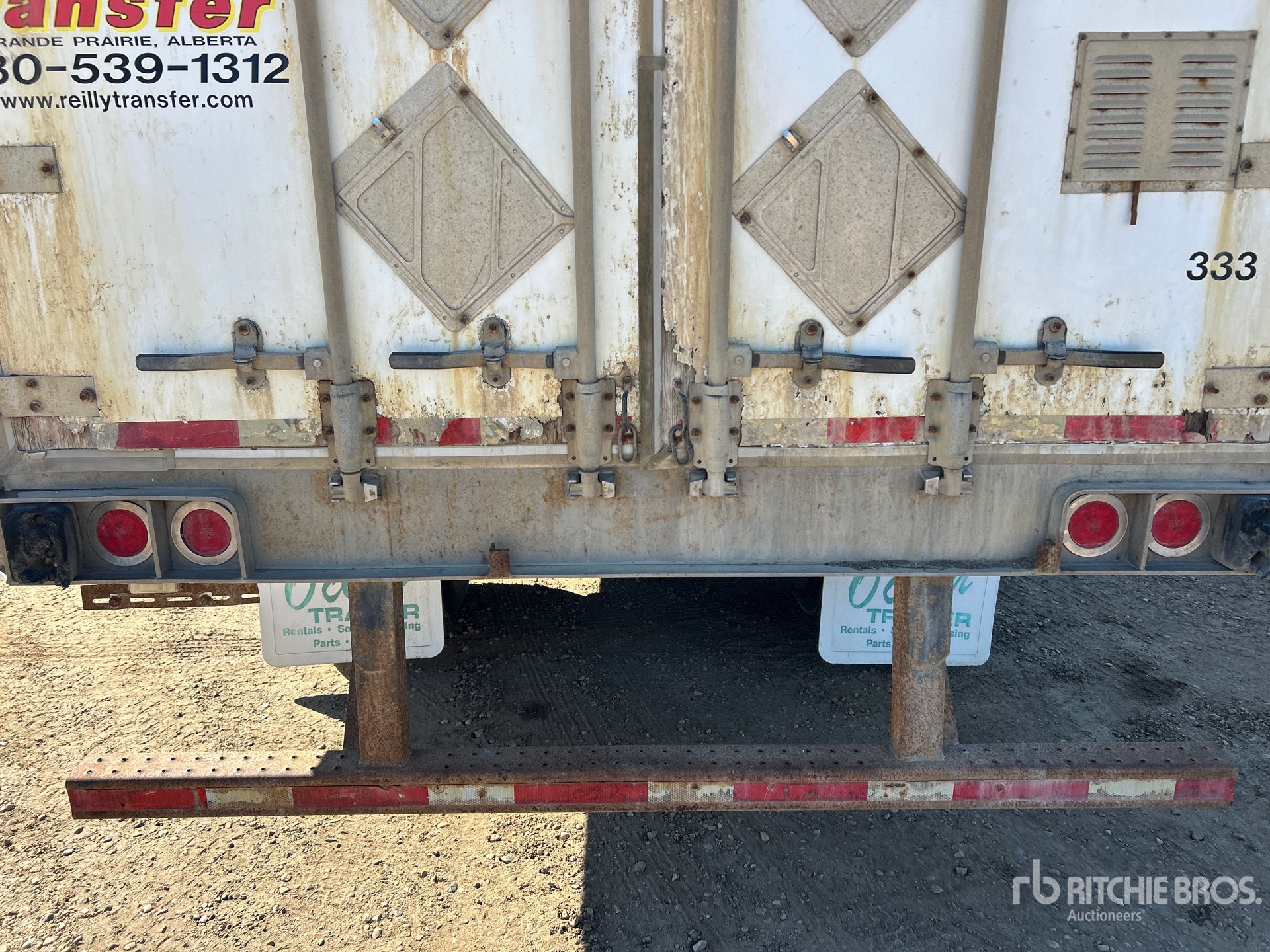 2006 Utility 53 ft x 102 in Sliding Tri/A Heated