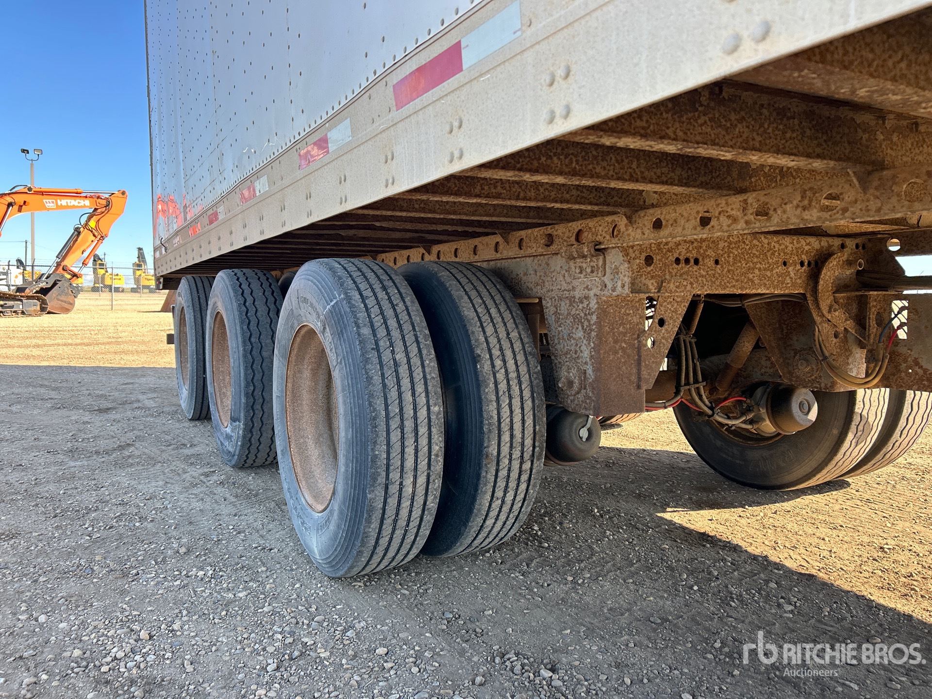 2006 Utility 53 ft x 102 in Sliding Tri/A Heated