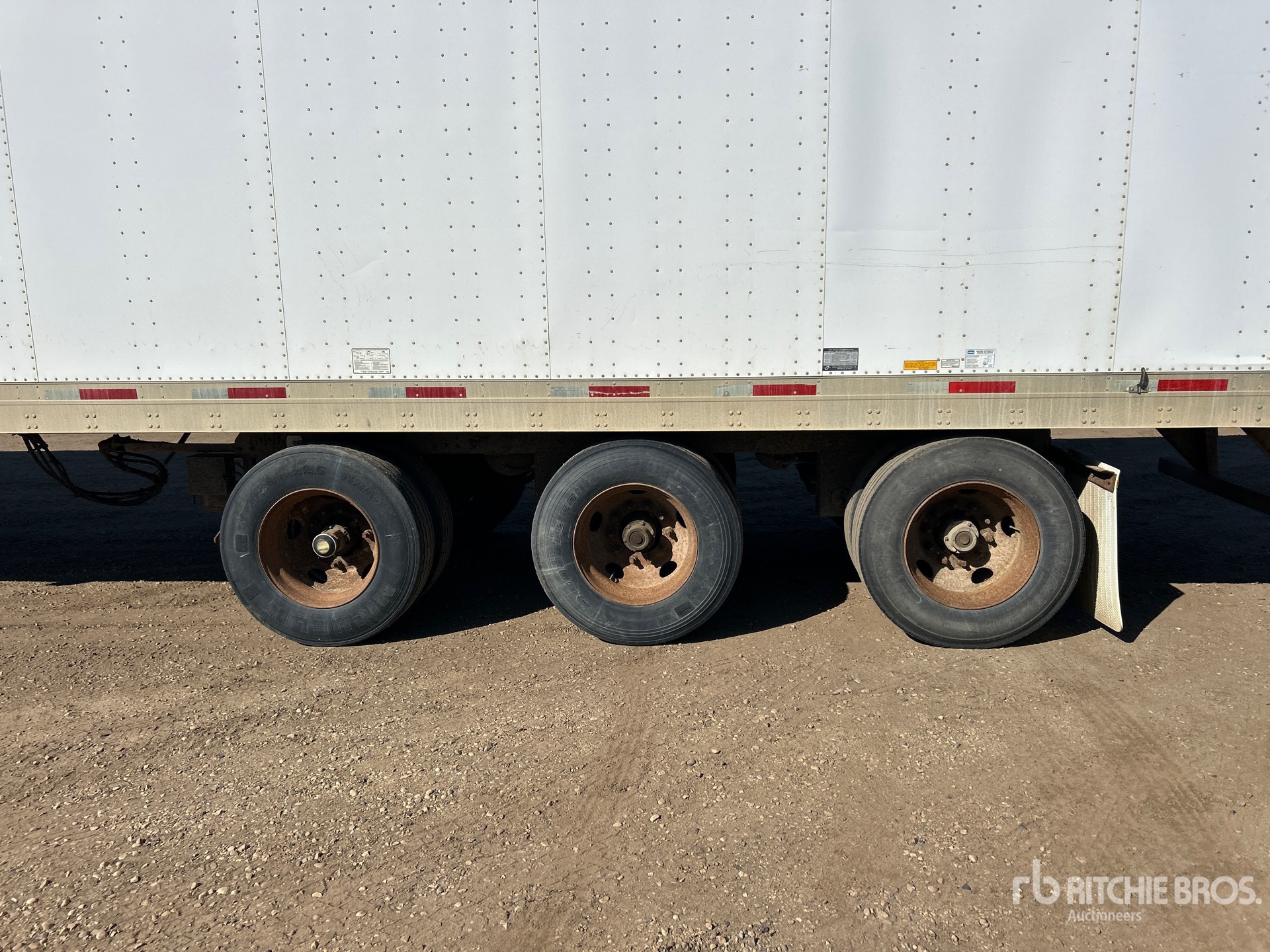 2006 Utility 53 ft x 102 in Sliding Tri/A Heated