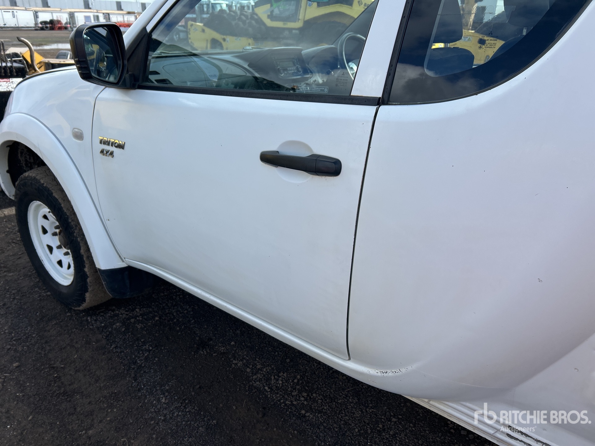 2011 Mitsubishi TRITON