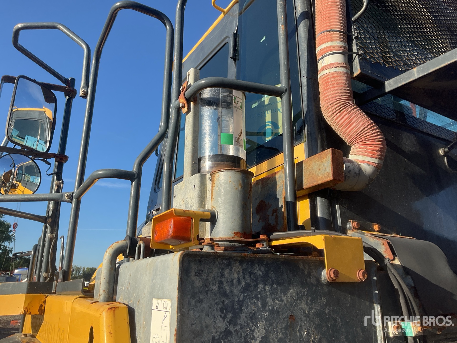 2015 Komatsu HM300-3