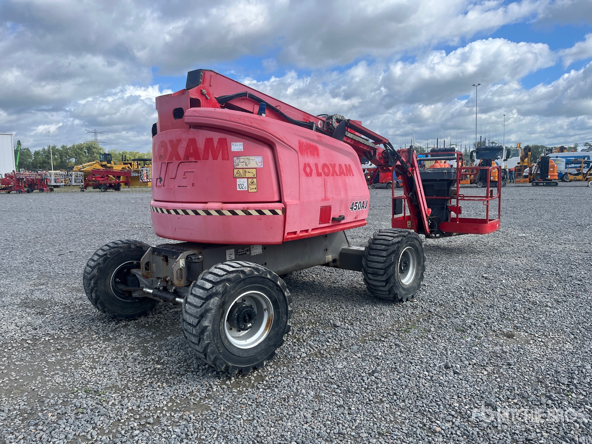2017 JLG 450AJ