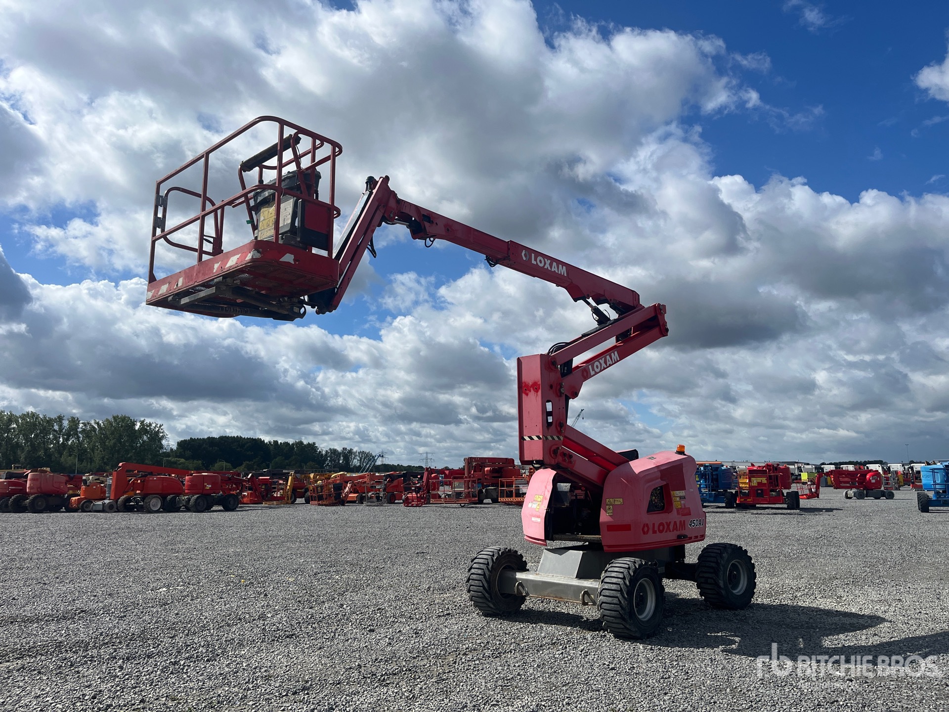 2017 JLG 450AJ