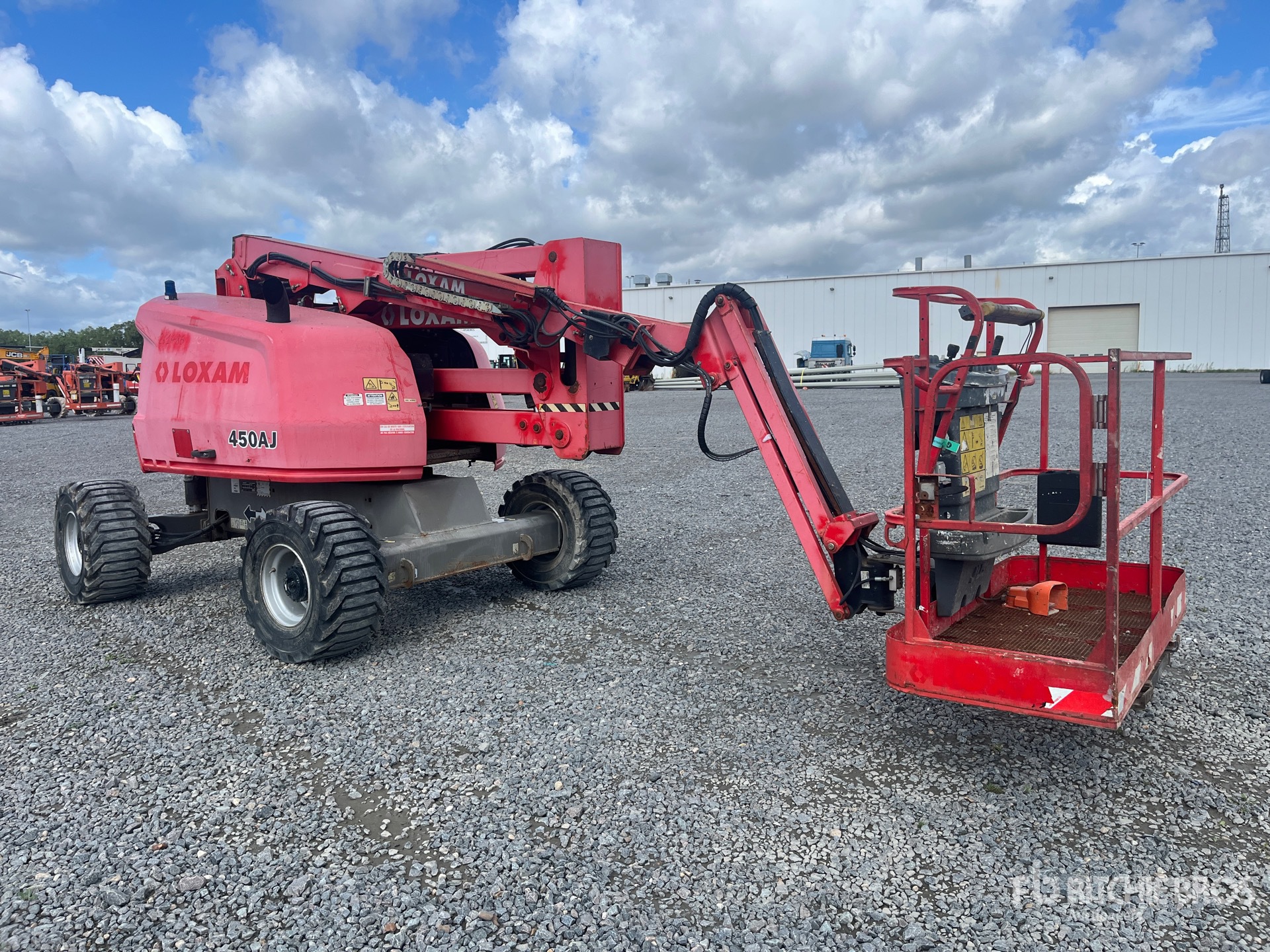 2017 JLG 450AJ