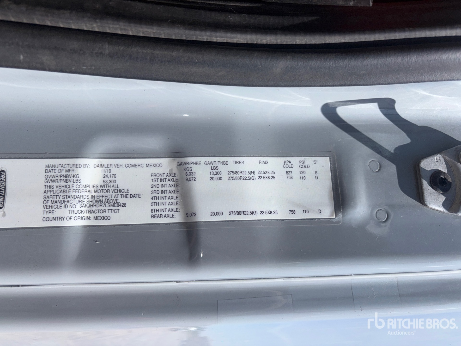2020 Freightliner CASCADIA 126
