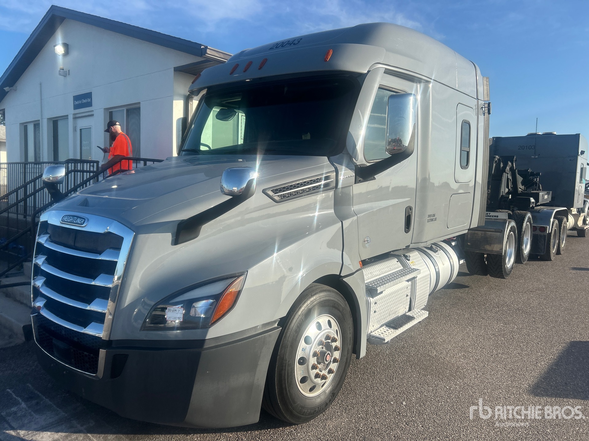 2020 Freightliner CASCADIA 126