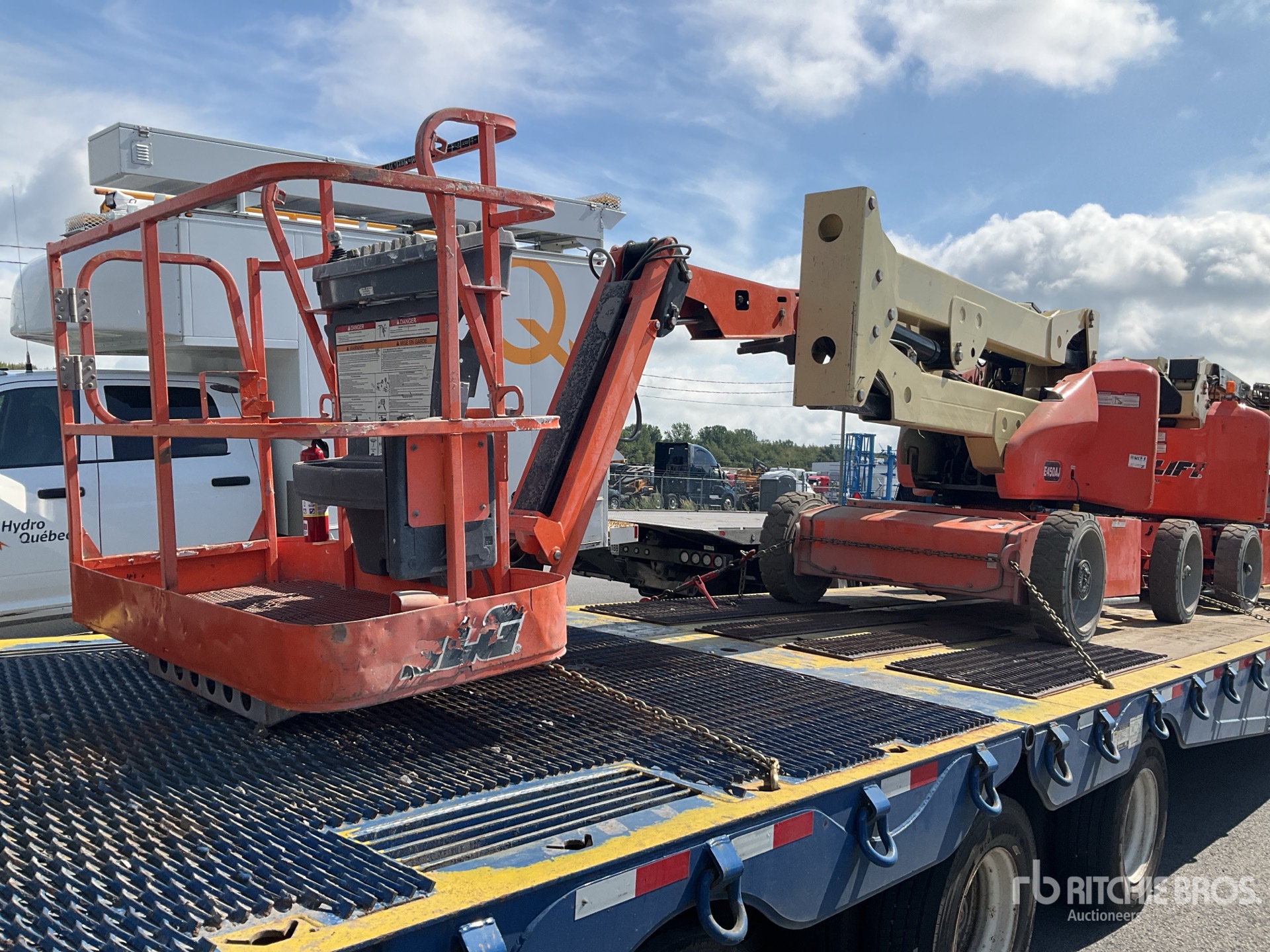 Photo of 2015 JLG E450AJ