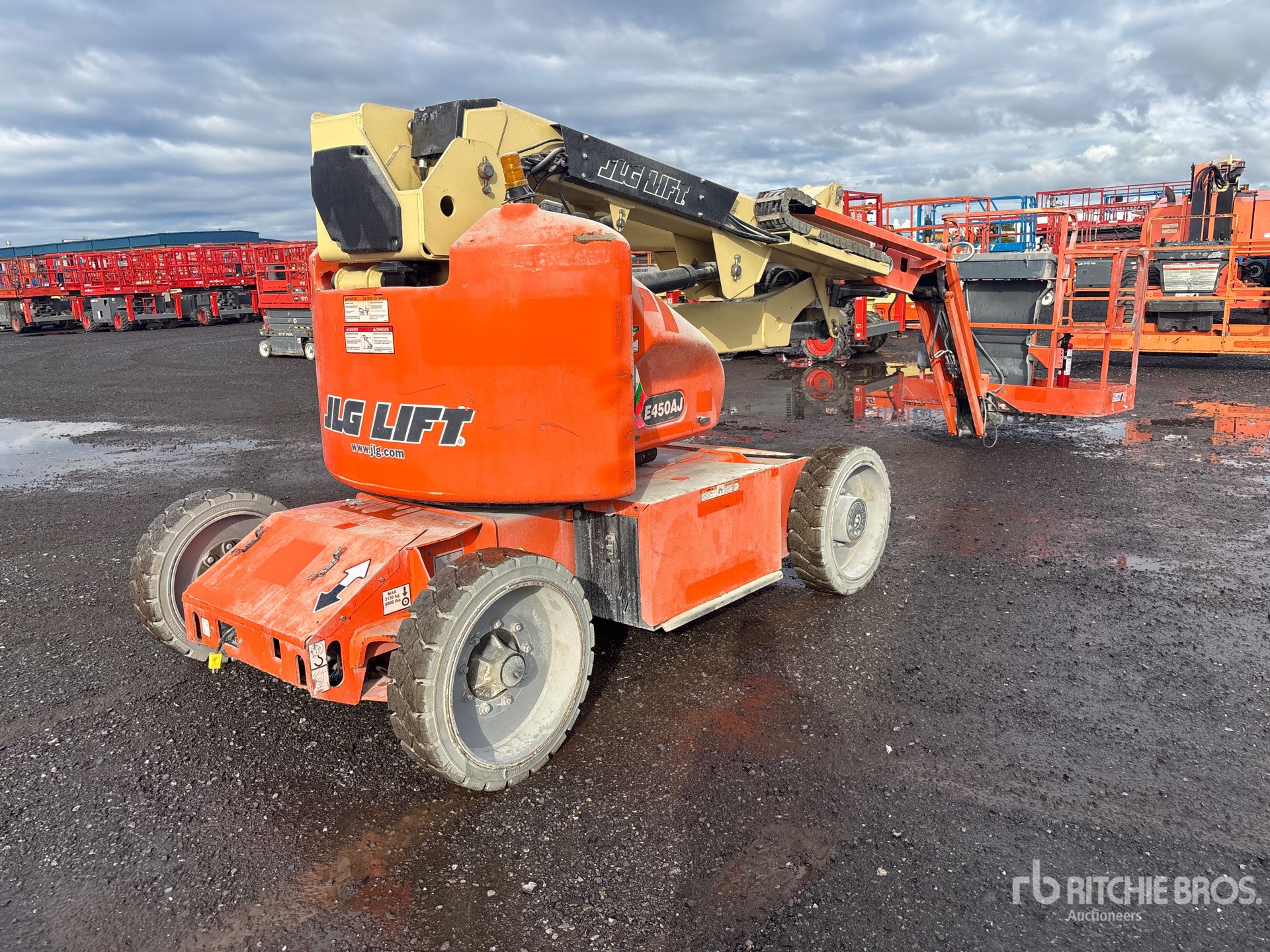 2015 JLG E450AJ