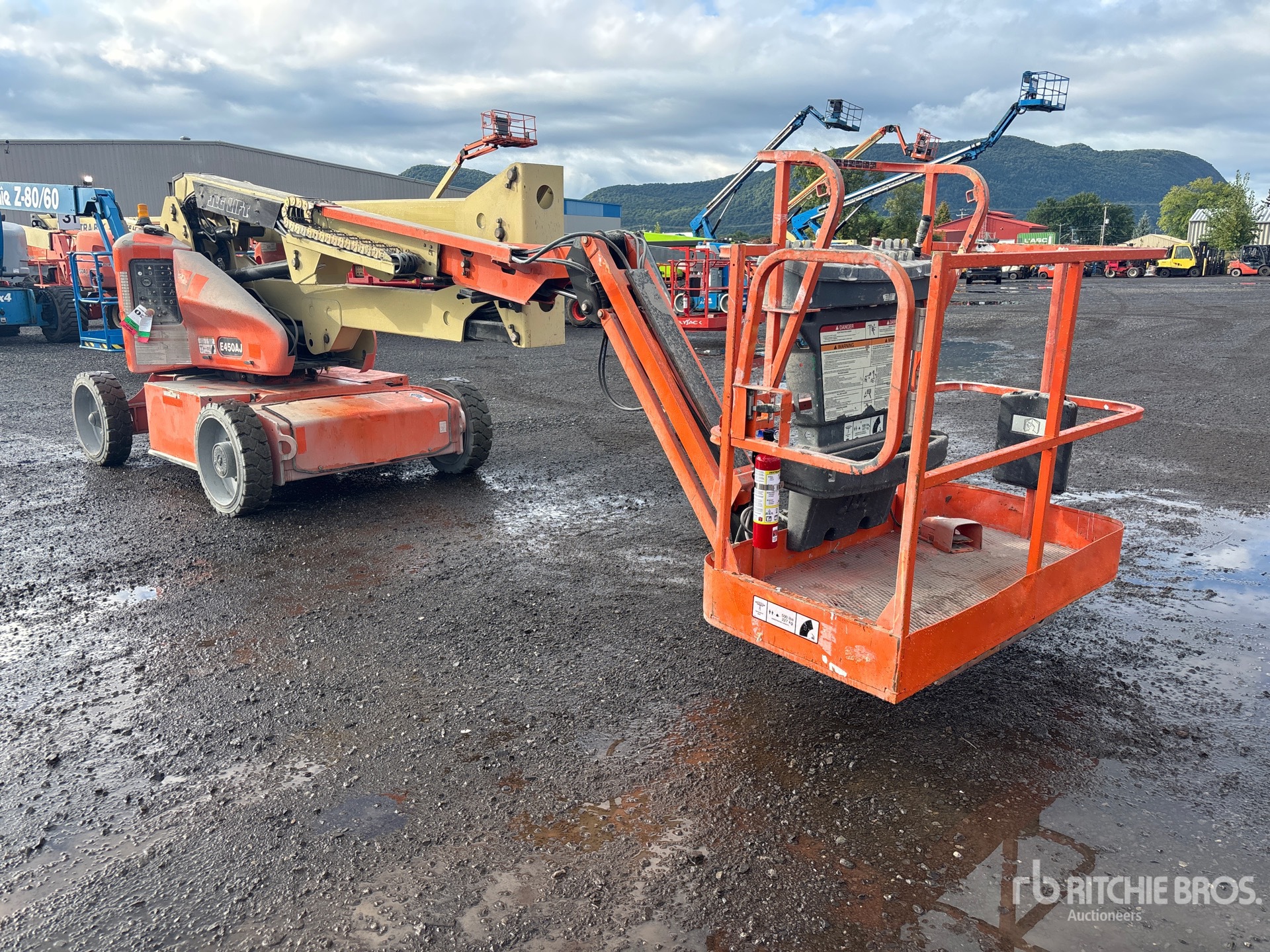 2015 JLG E450AJ