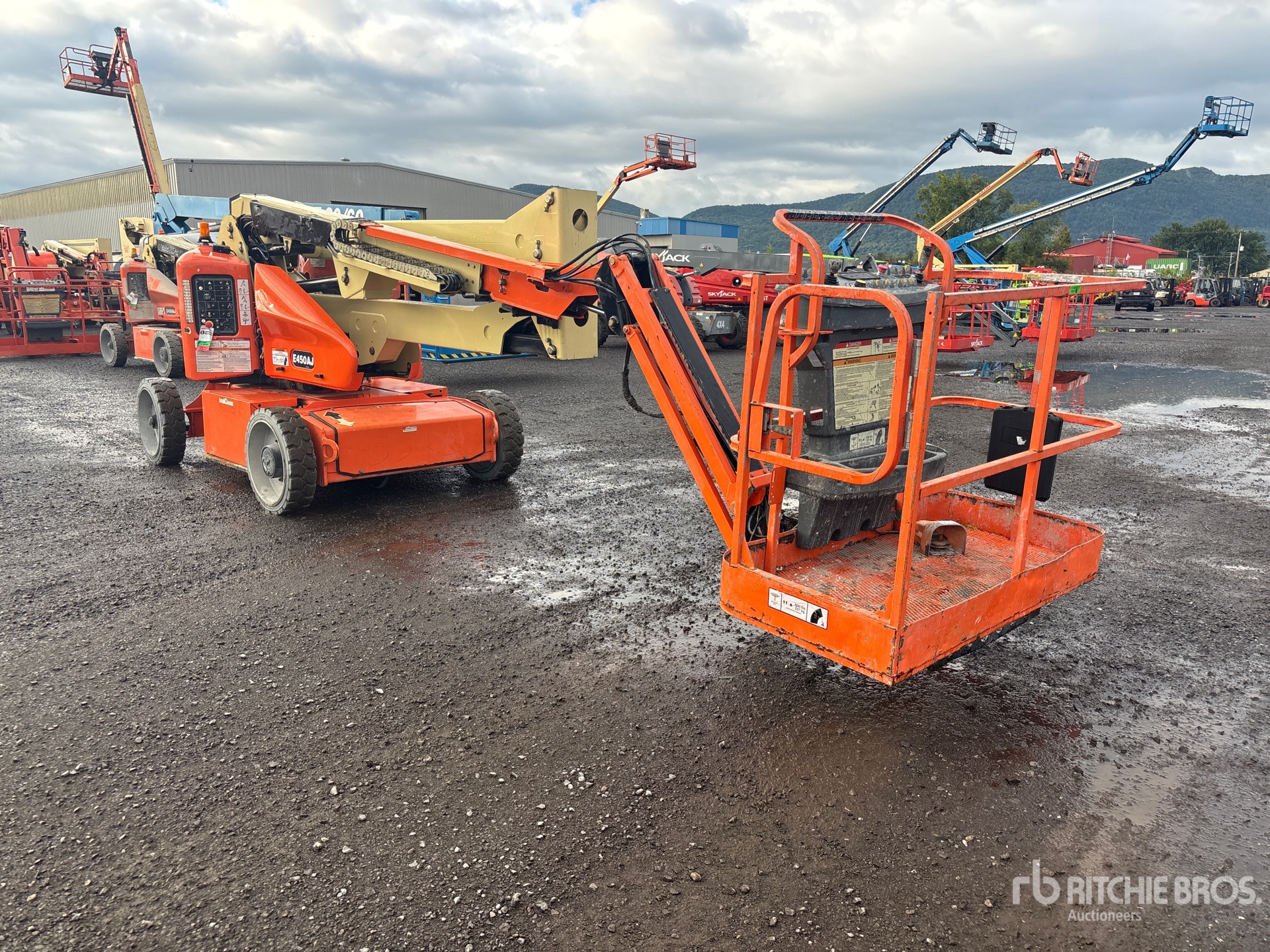 Photo of 2015 JLG E450AJ