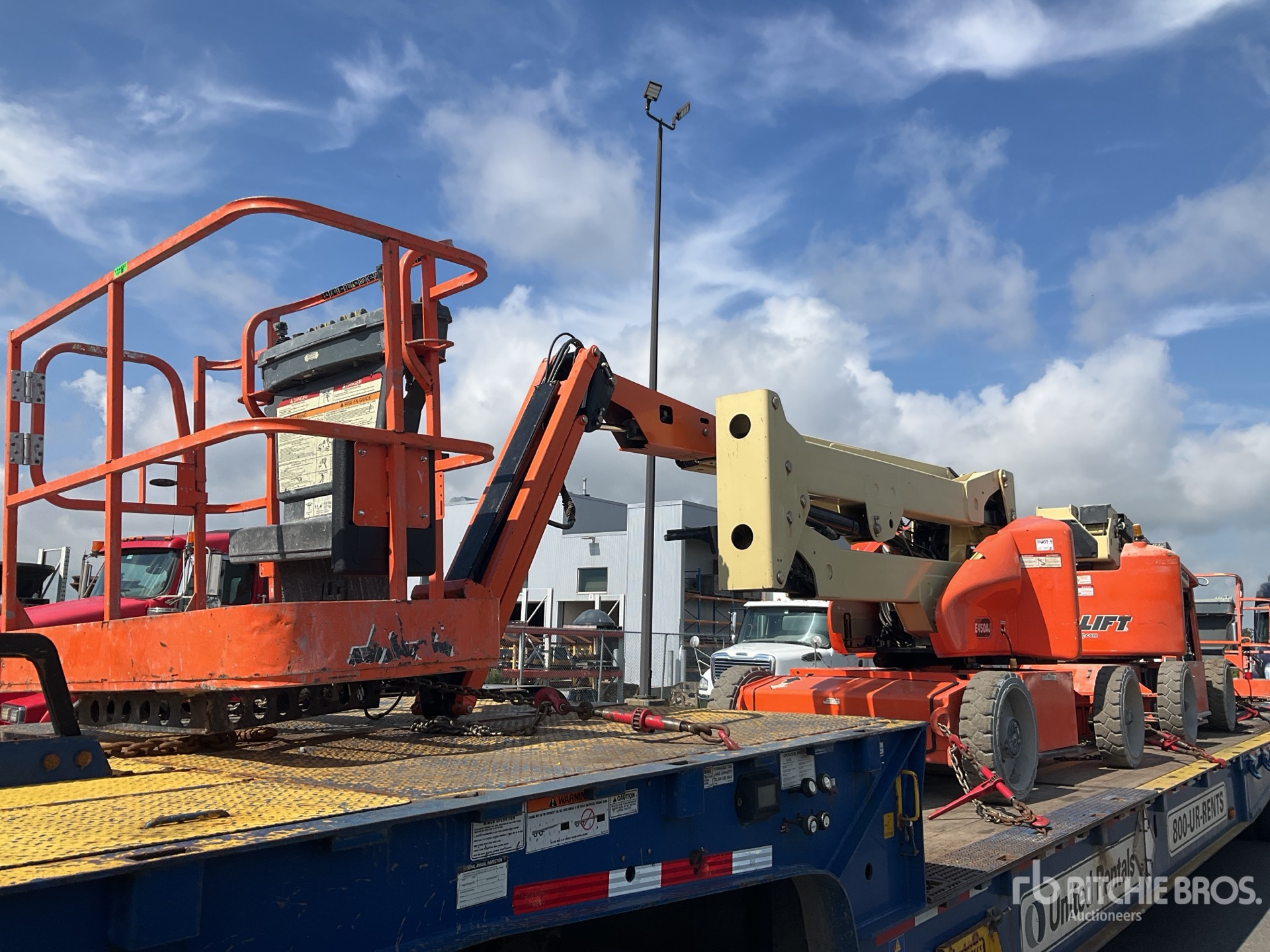 Photo of 2015 JLG E450AJ