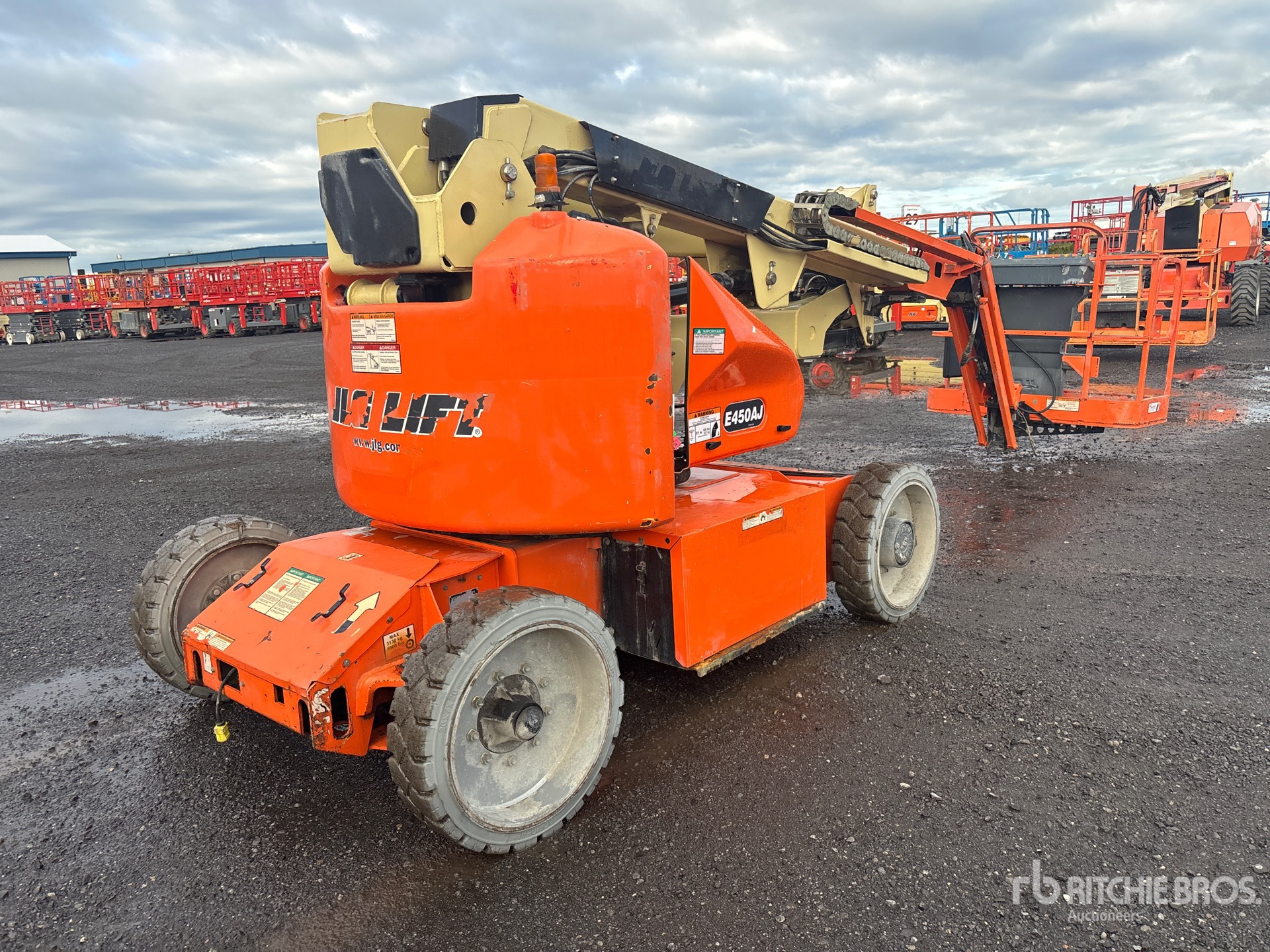 2015 JLG E450AJ