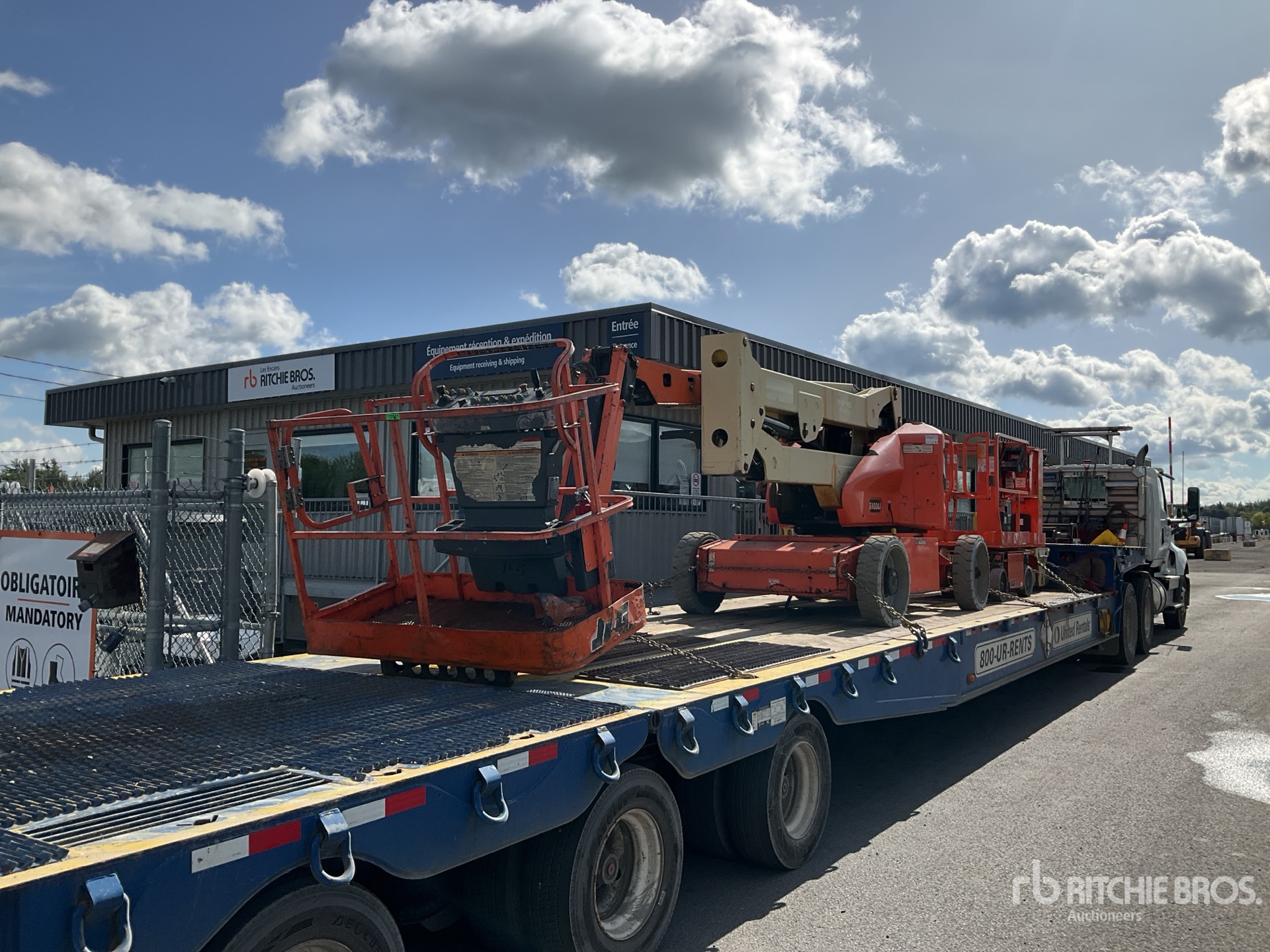 2015 JLG E450AJ