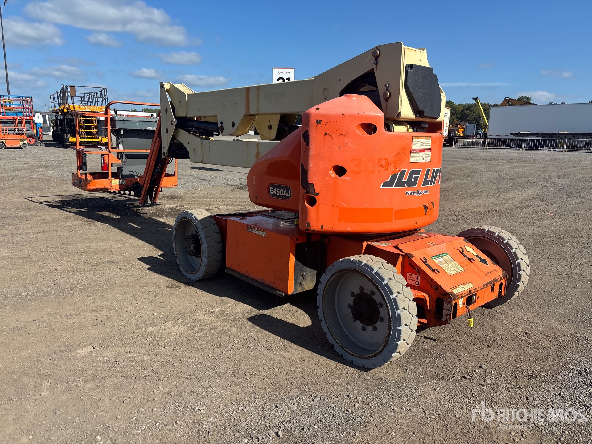 2015 JLG E450AJ