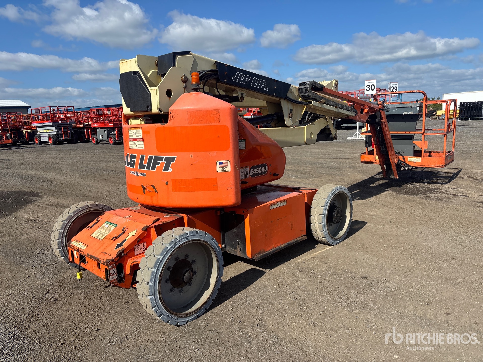 2015 JLG E450AJ
