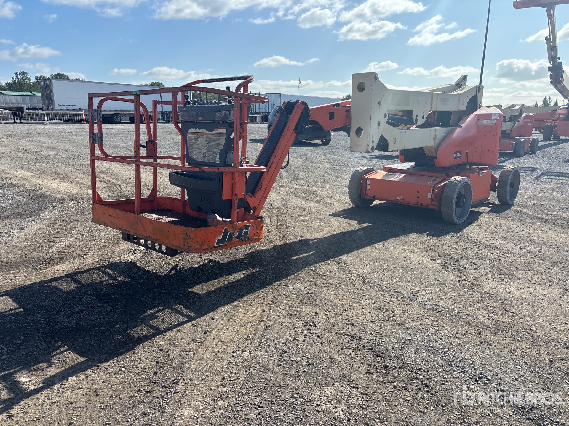 Photo of 2015 JLG E450AJ