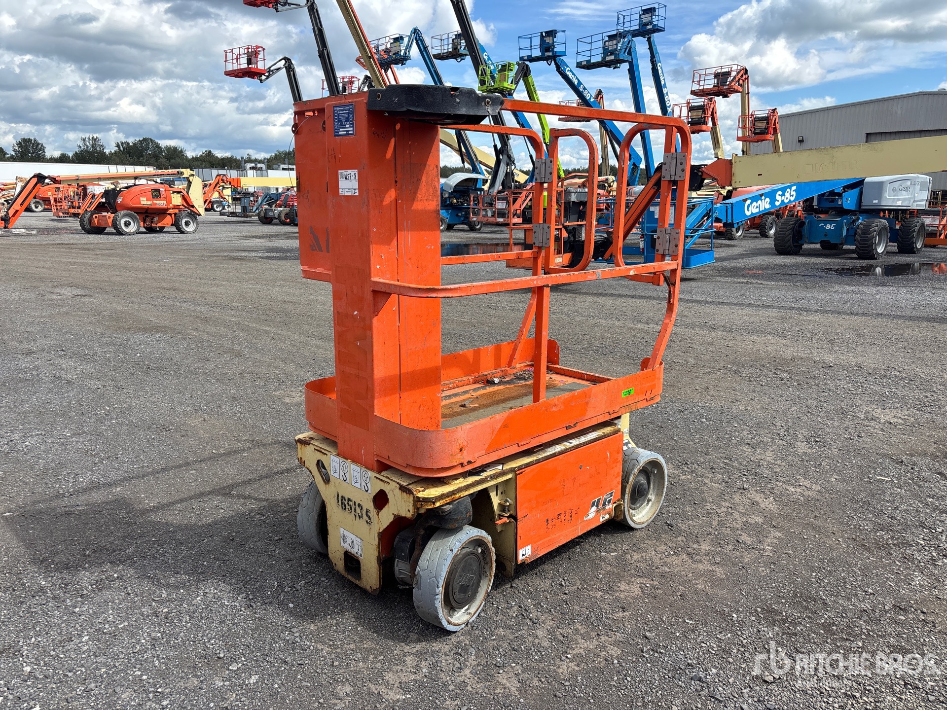 Photo of 2016 JLG 1230ES