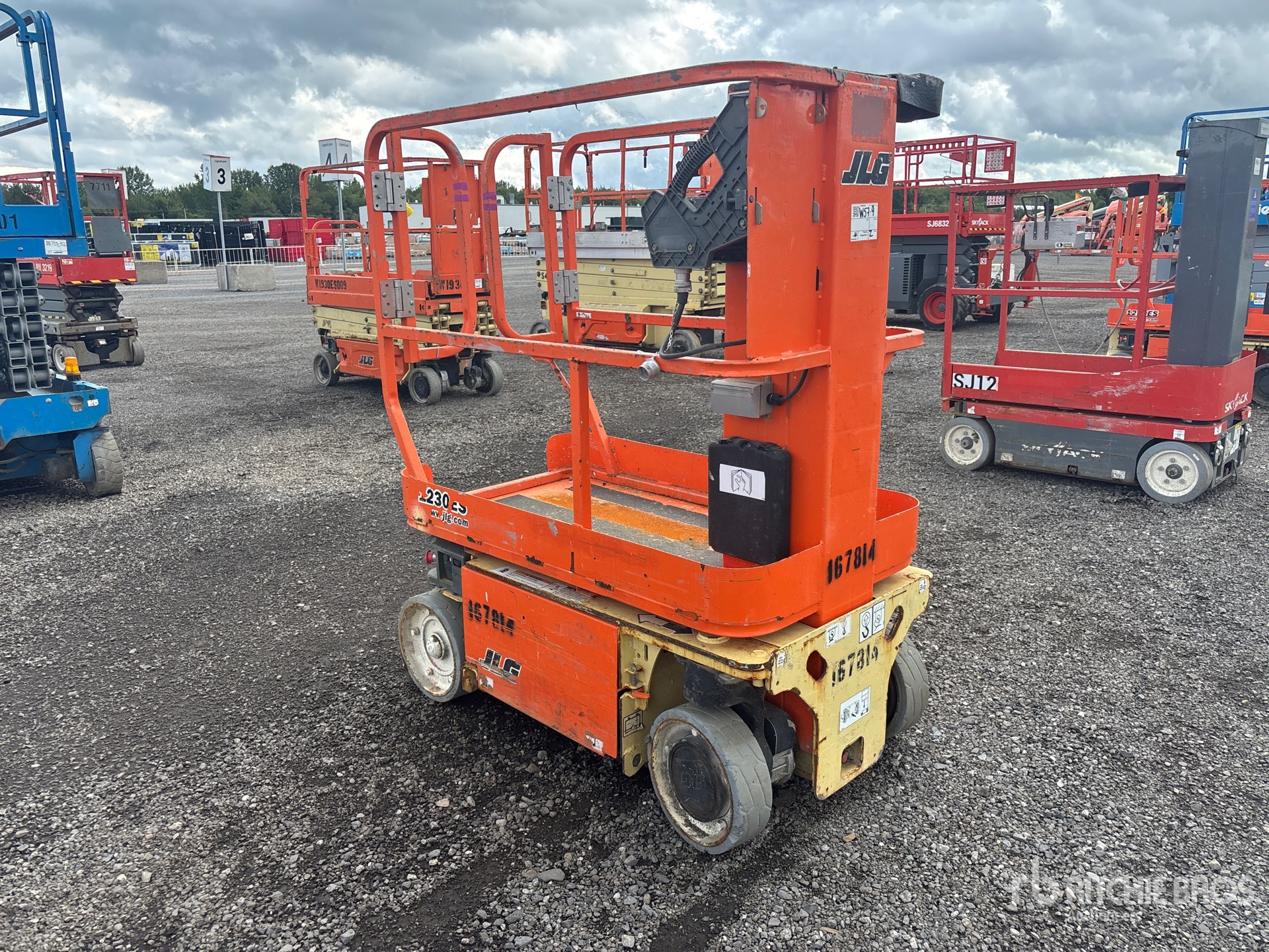 General Appearance with Bild, Ecke vorne rechts