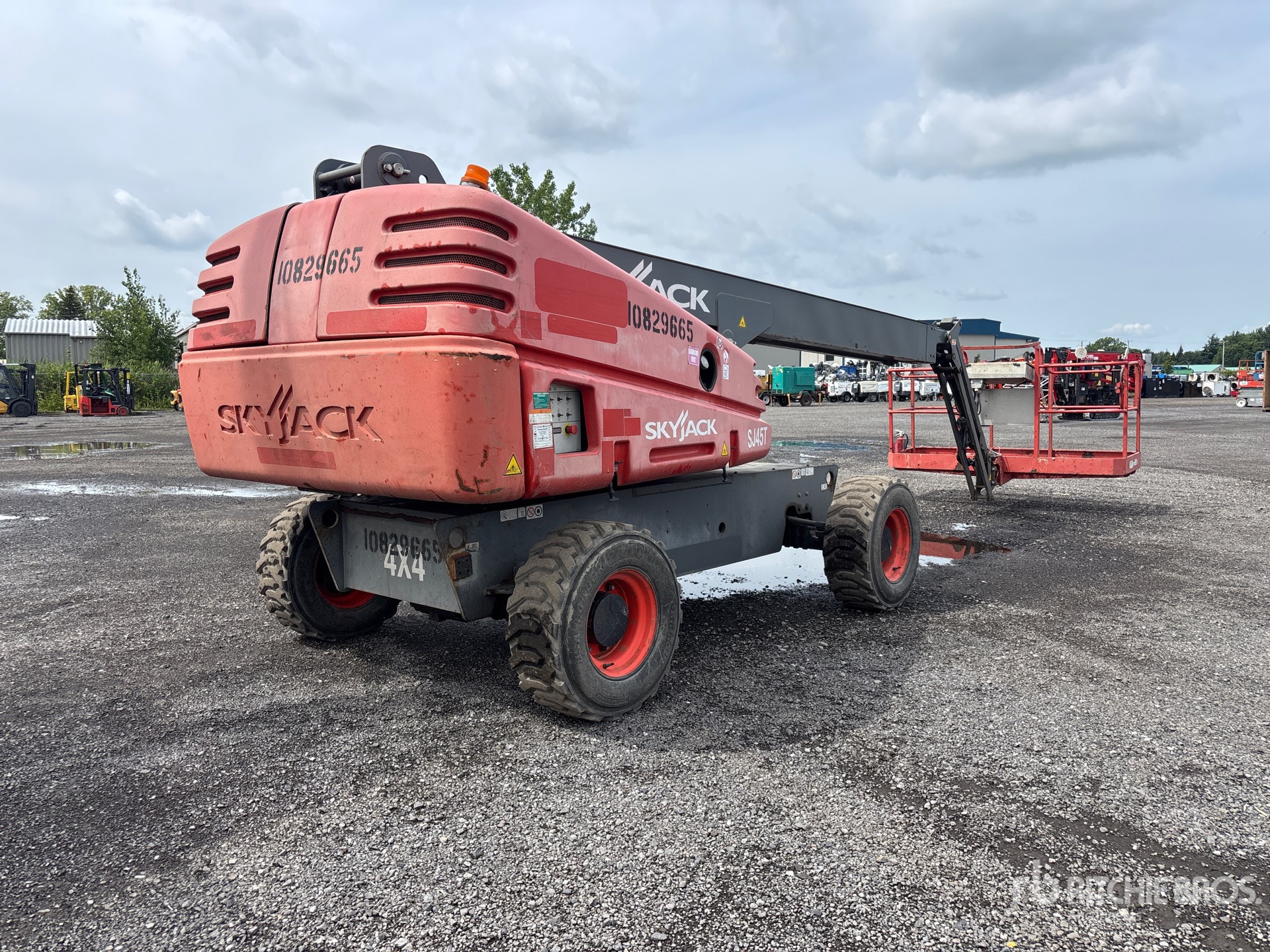 General Appearance with Picture, Right Rear Corner