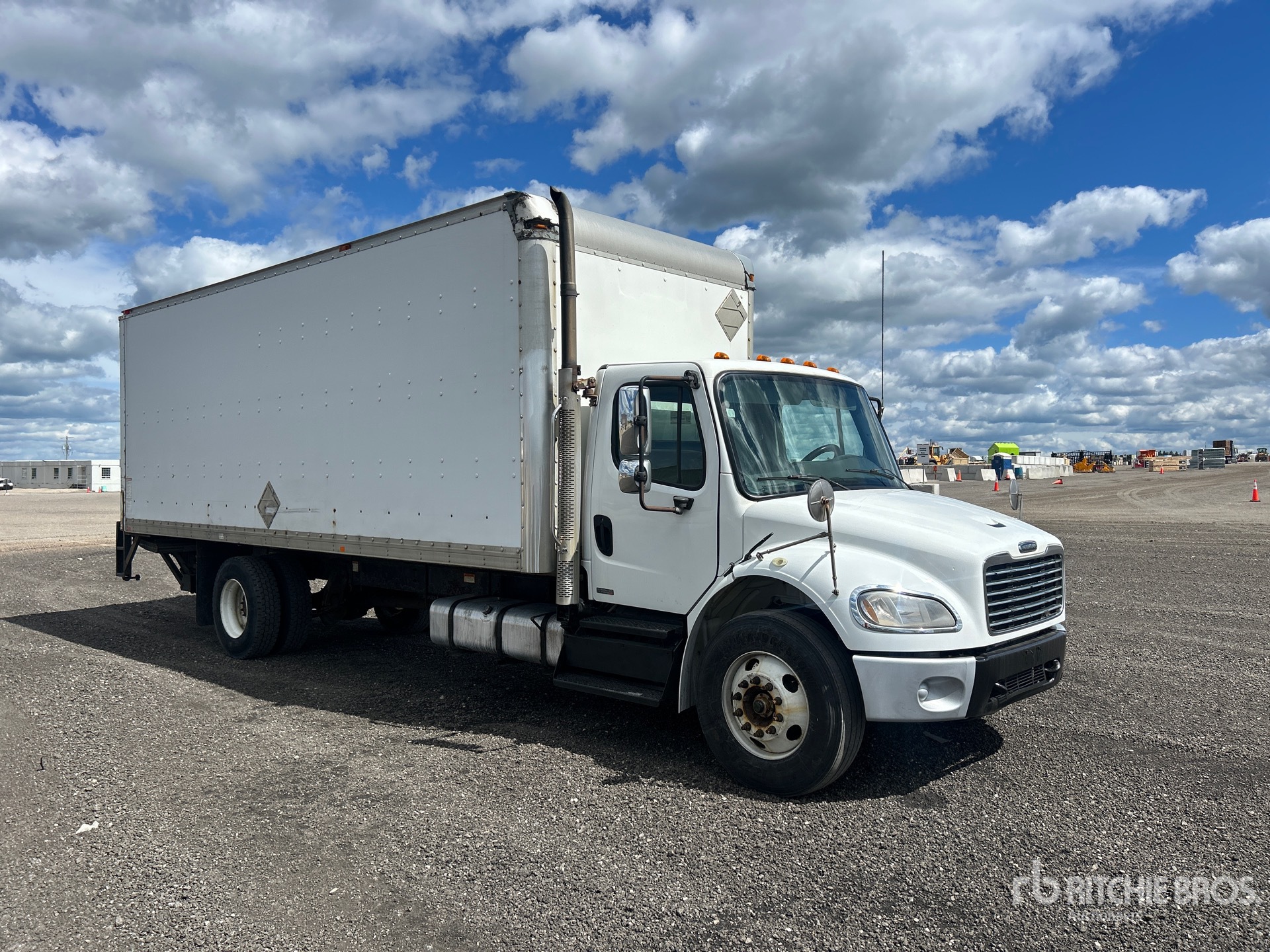 2011 Freightliner M2106
