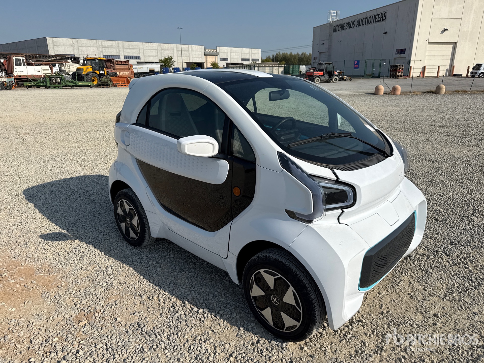 General Appearance with Picture, Right Front Corner