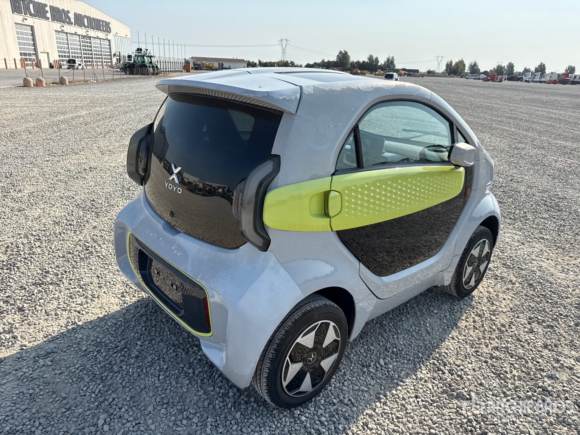 General Appearance with Picture, Right Rear Corner