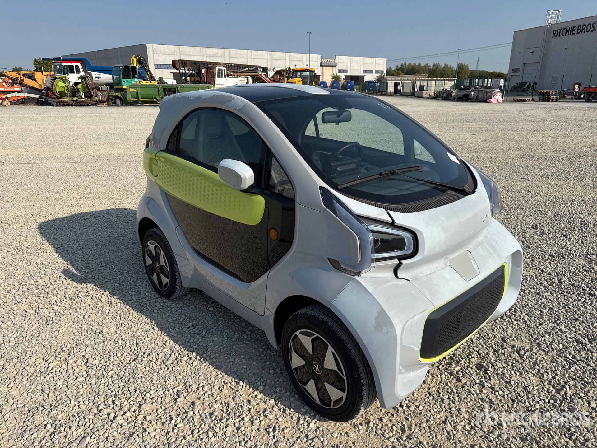 General Appearance with Picture, Right Front Corner