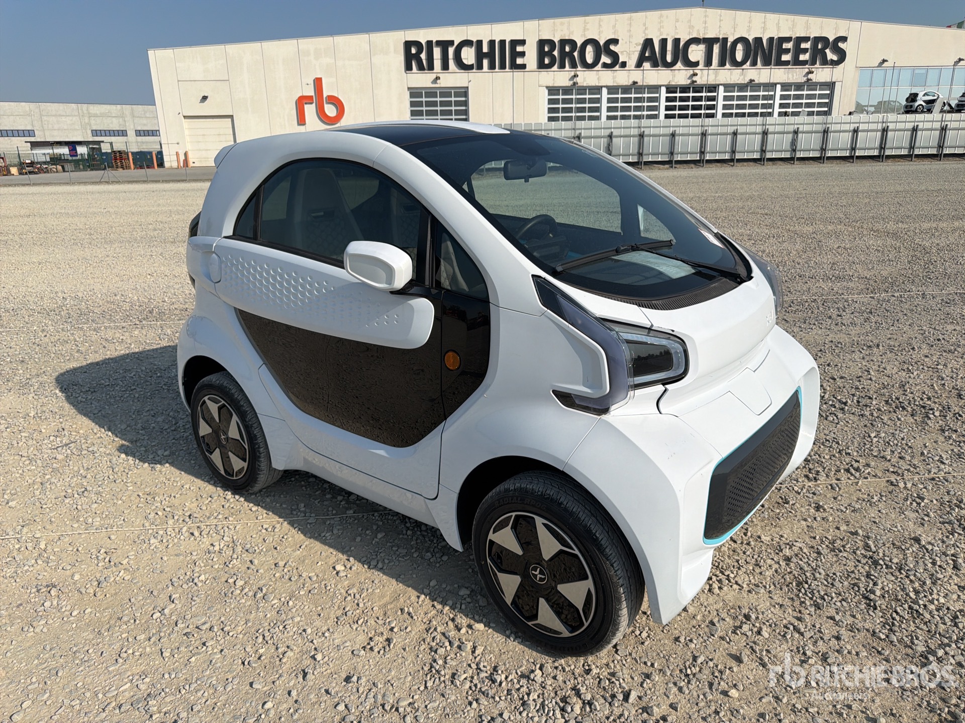 General Appearance with Picture, Right Front Corner