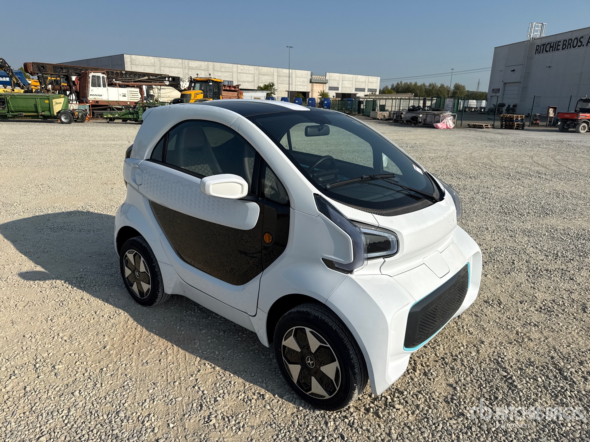 General Appearance with Picture, Right Front Corner