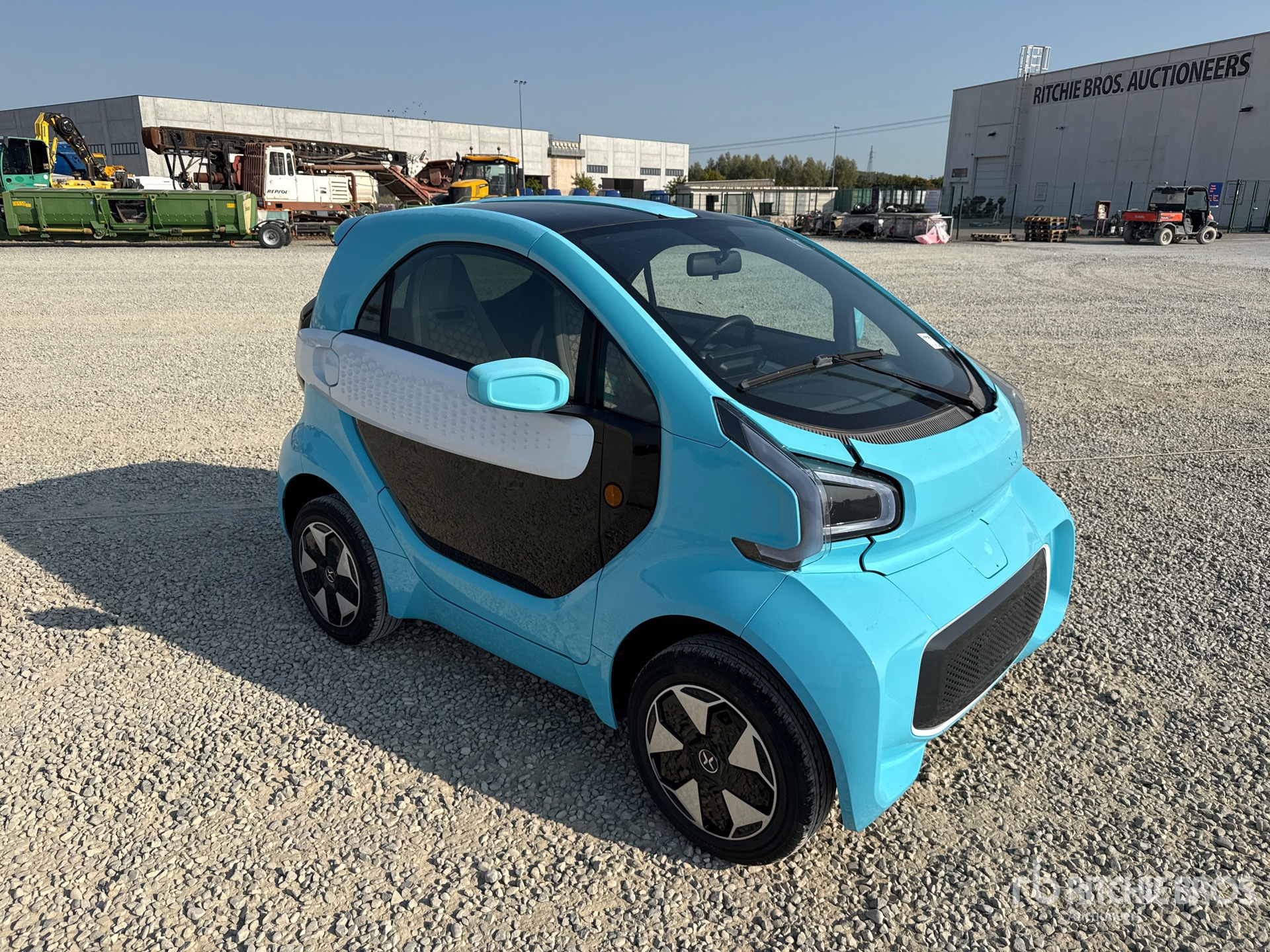 General Appearance with Picture, Right Front Corner