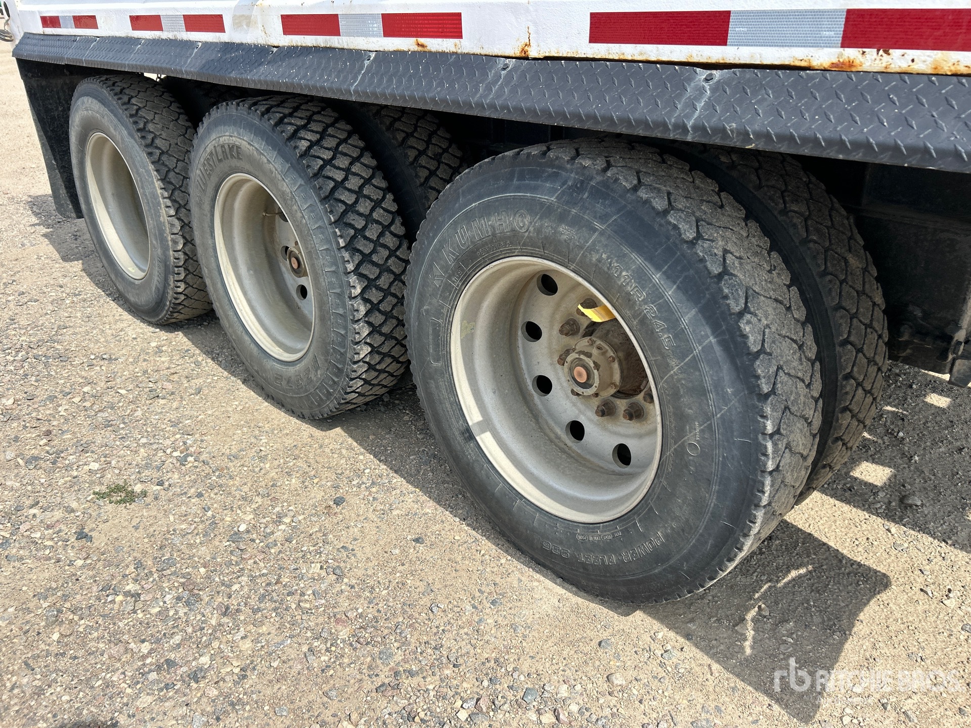 2008 Load Line 17 FT TRI/A
