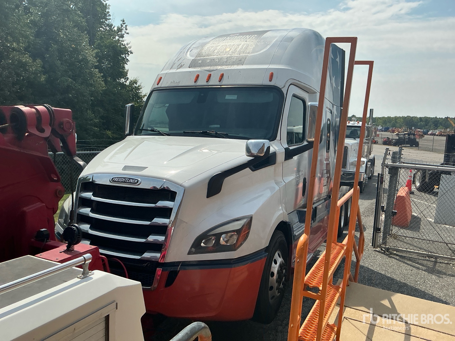 2020 Freightliner CASCADIA 116