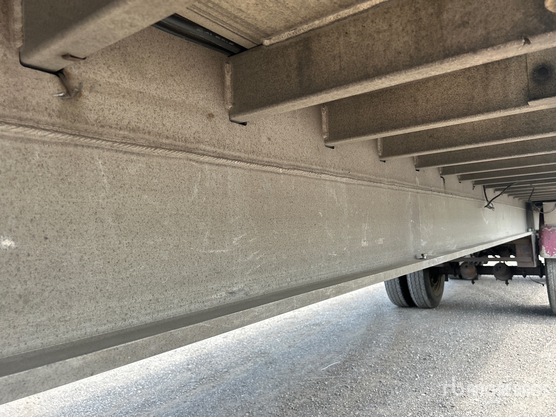 1999 Benson 48 ft T/A Spread Axle